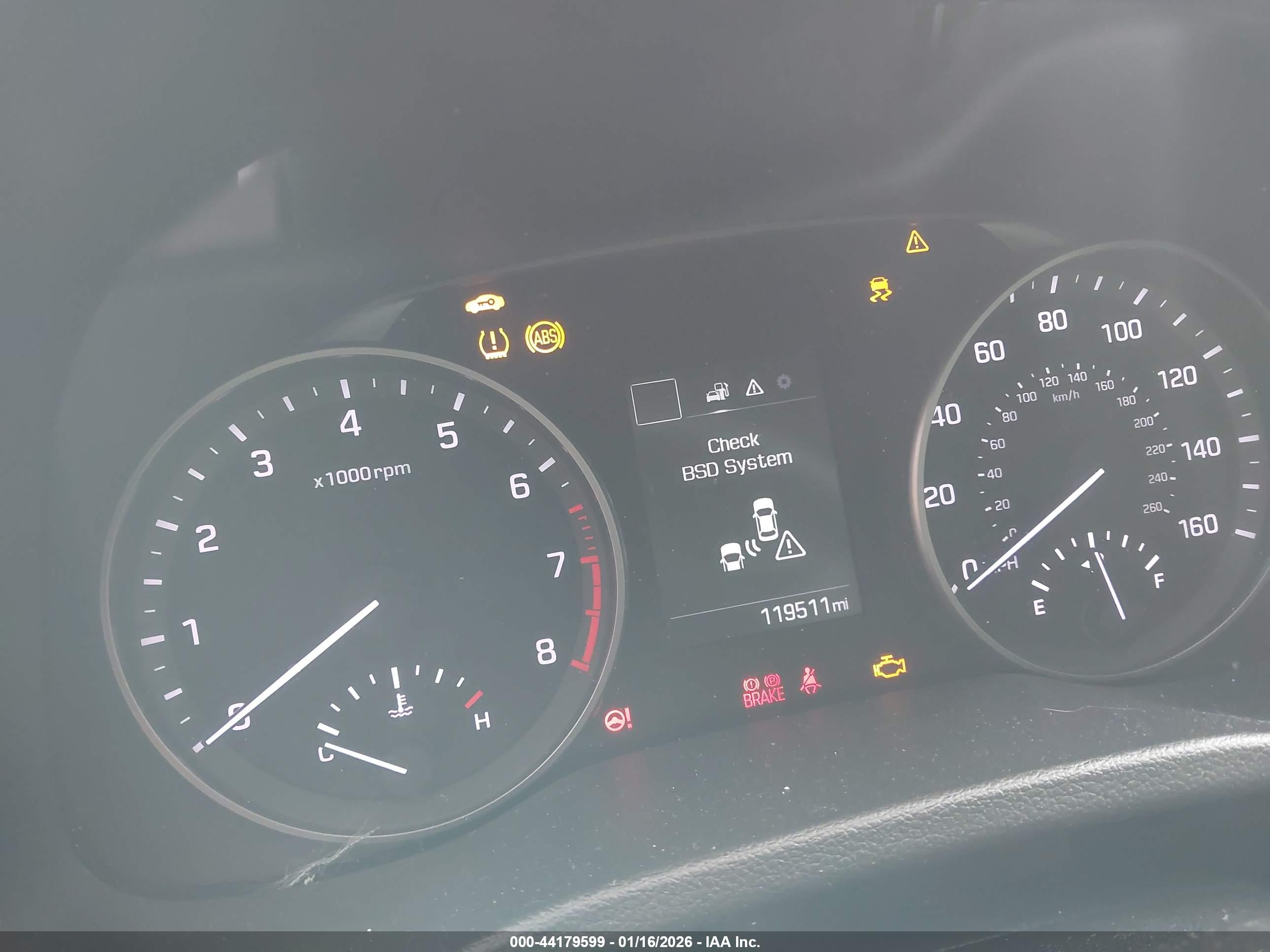 HYUNDAI ELANTRA image 7