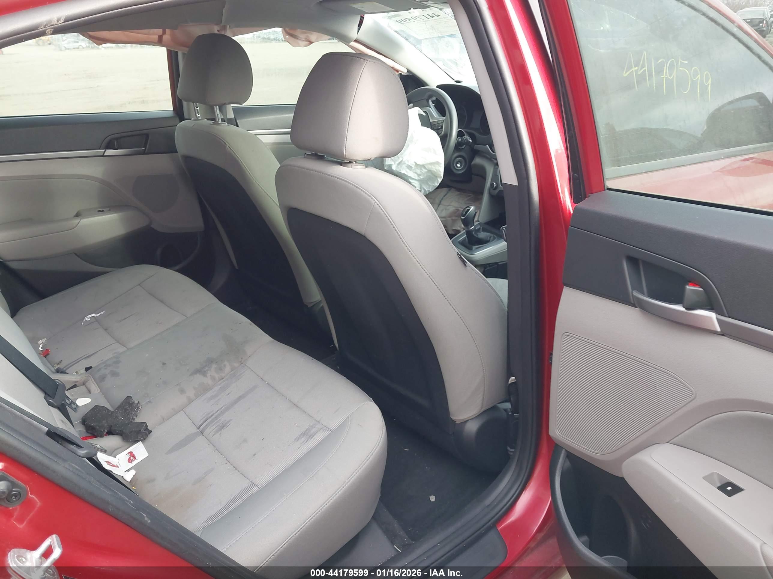 HYUNDAI ELANTRA image 8