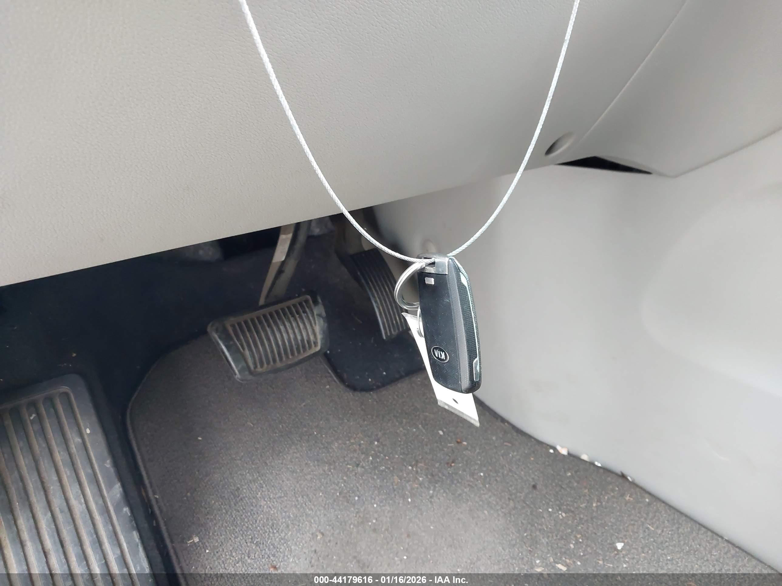 KIA SEDONA image 11