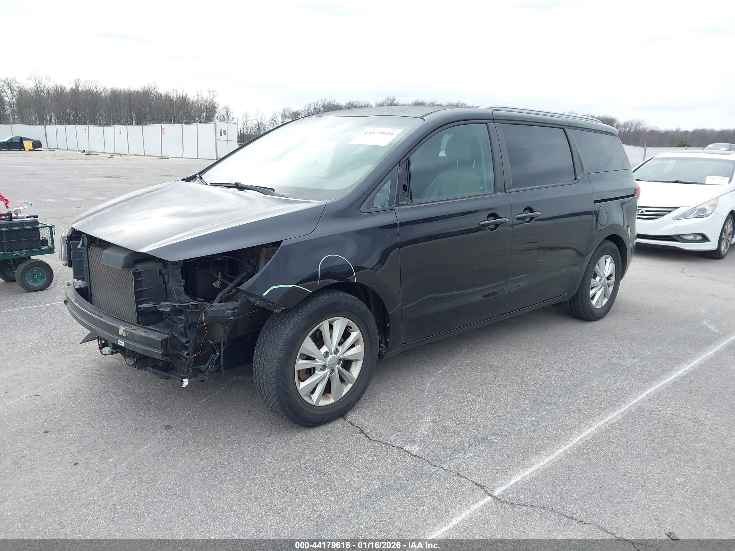 KIA SEDONA image 2