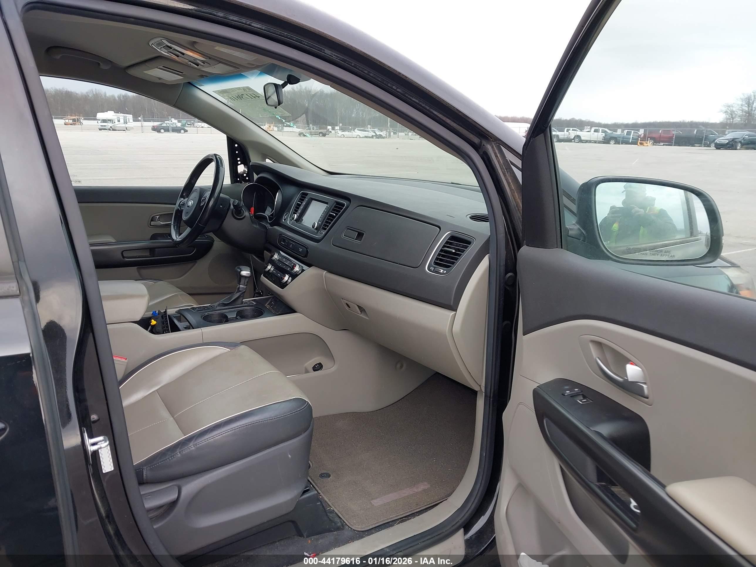 KIA SEDONA image 5