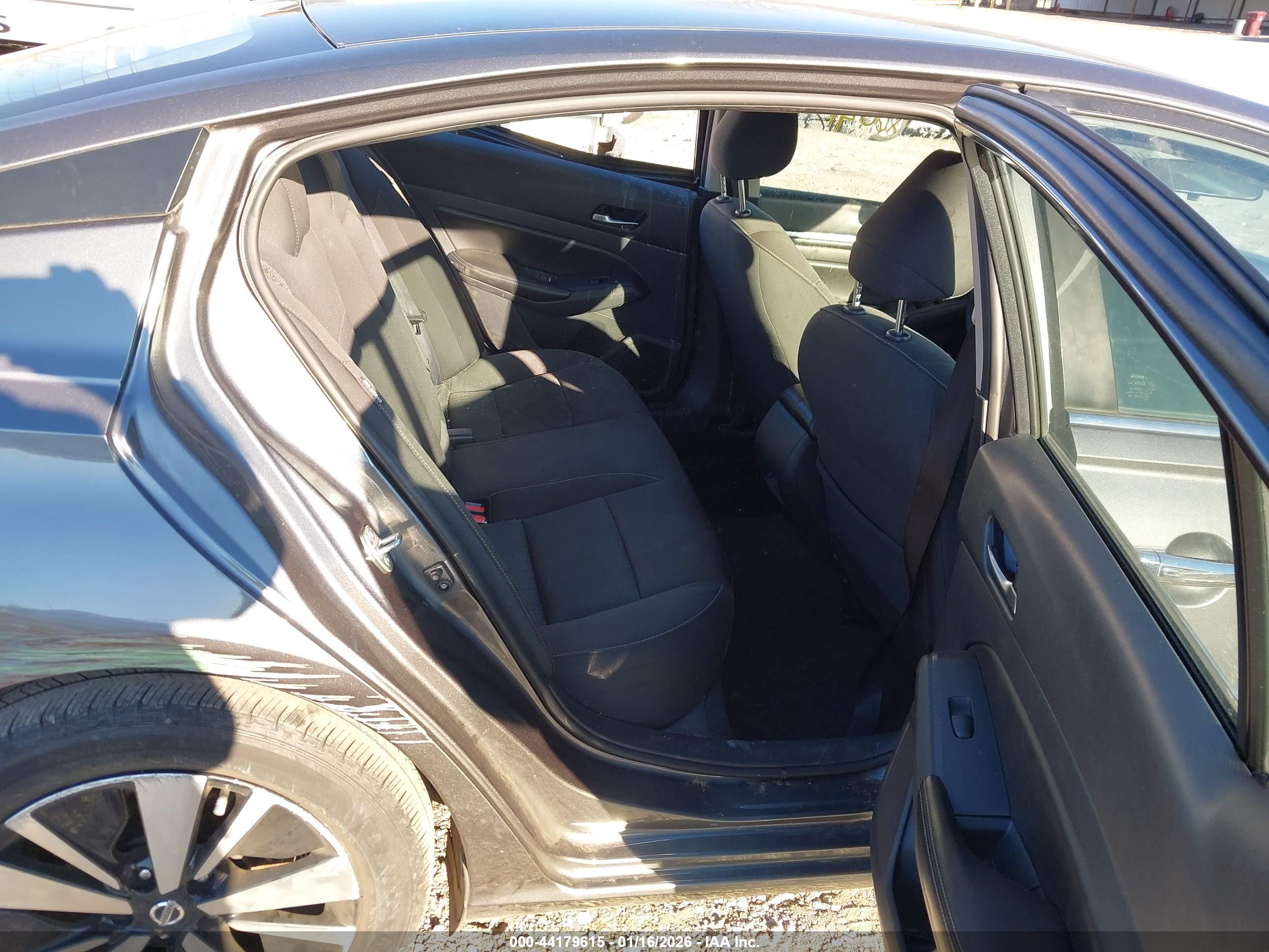 NISSAN ALTIMA image 8