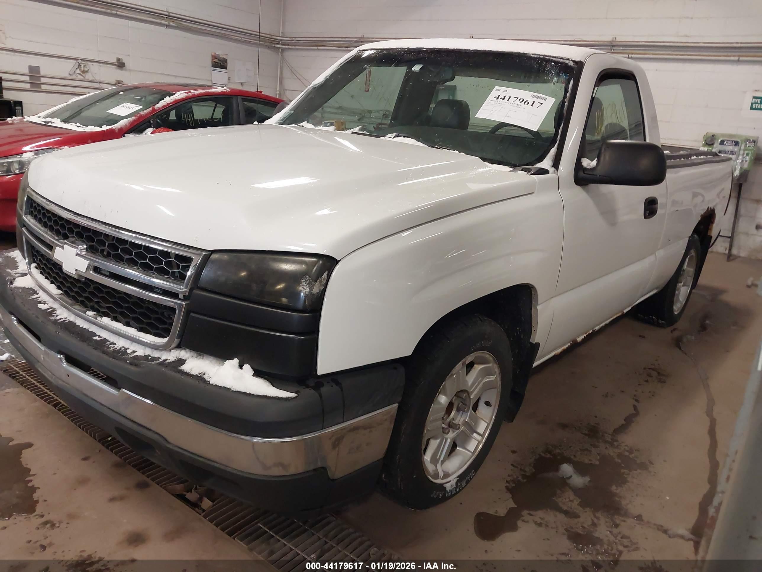 CHEVROLET SILVERADO image 2