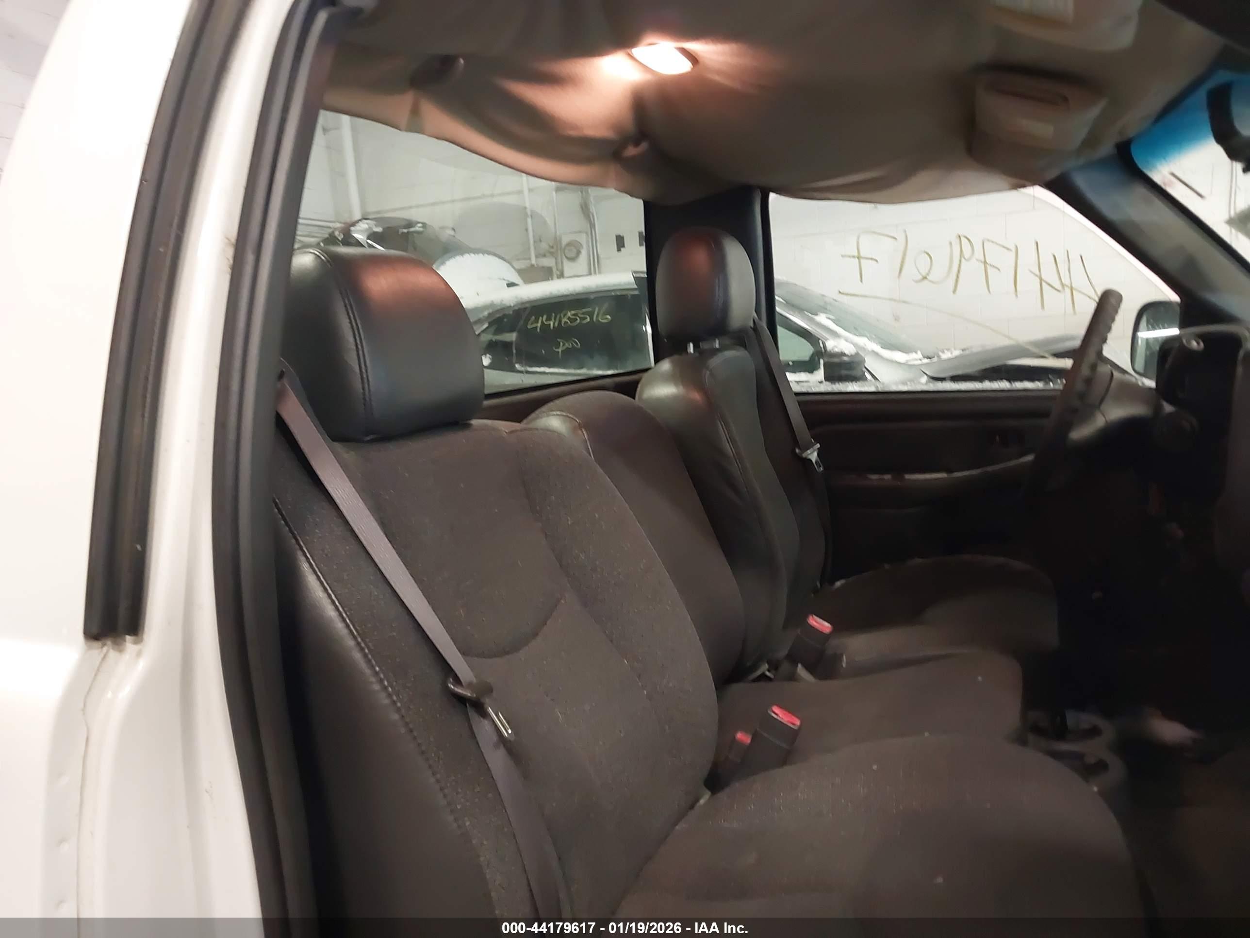CHEVROLET SILVERADO image 8