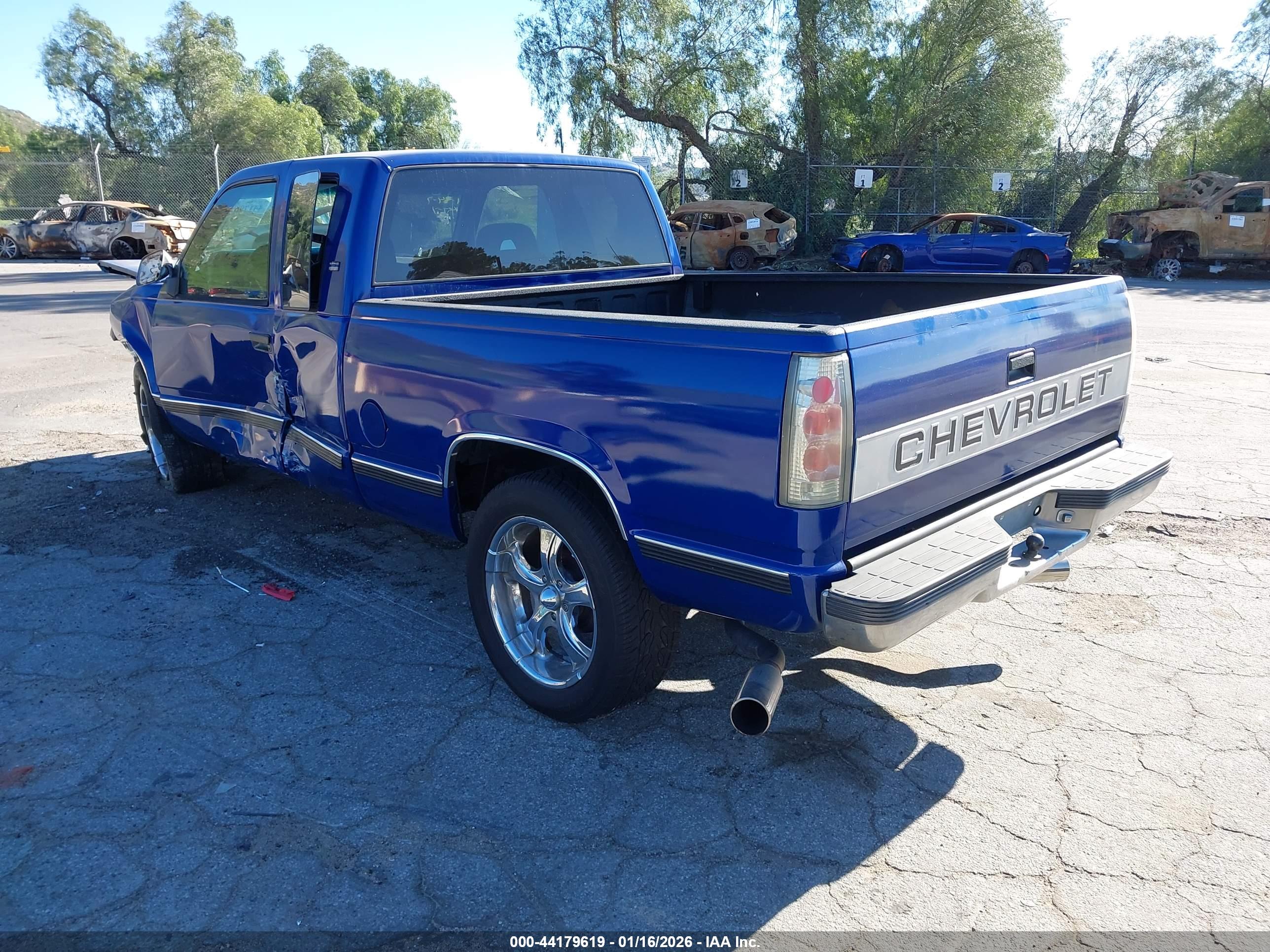 CHEVROLET GMT-400 image 3