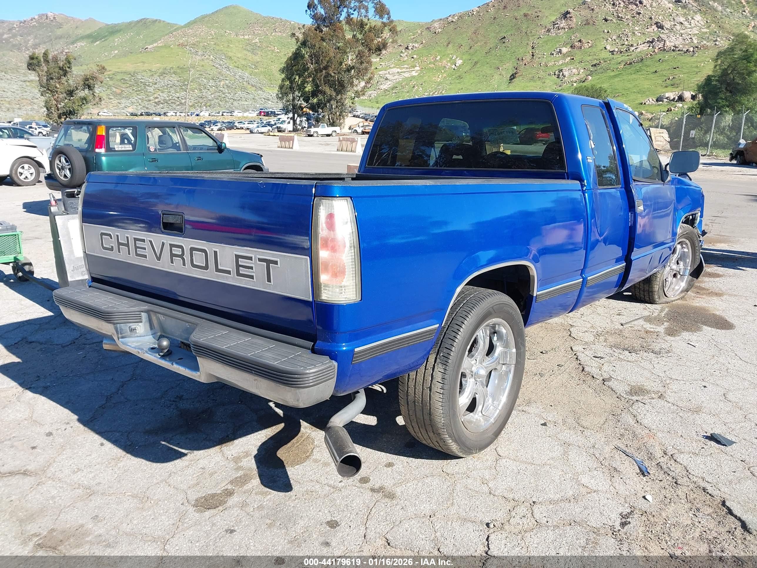 CHEVROLET GMT-400 image 4