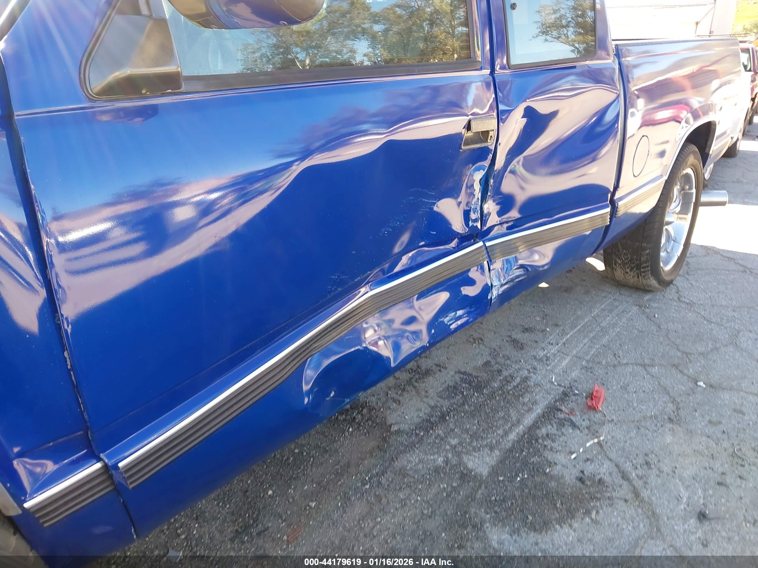 CHEVROLET GMT-400 image 6