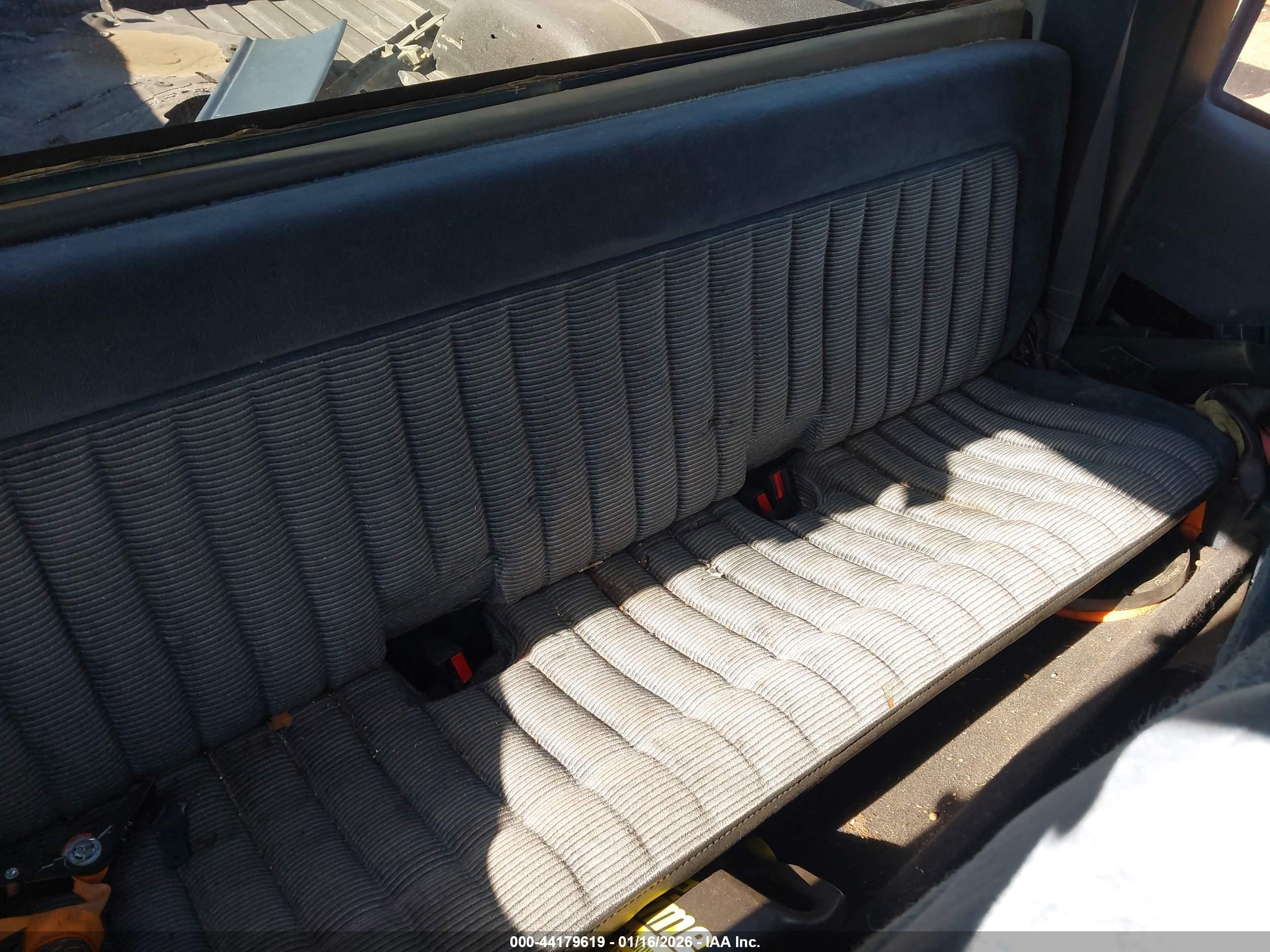 CHEVROLET GMT-400 image 8