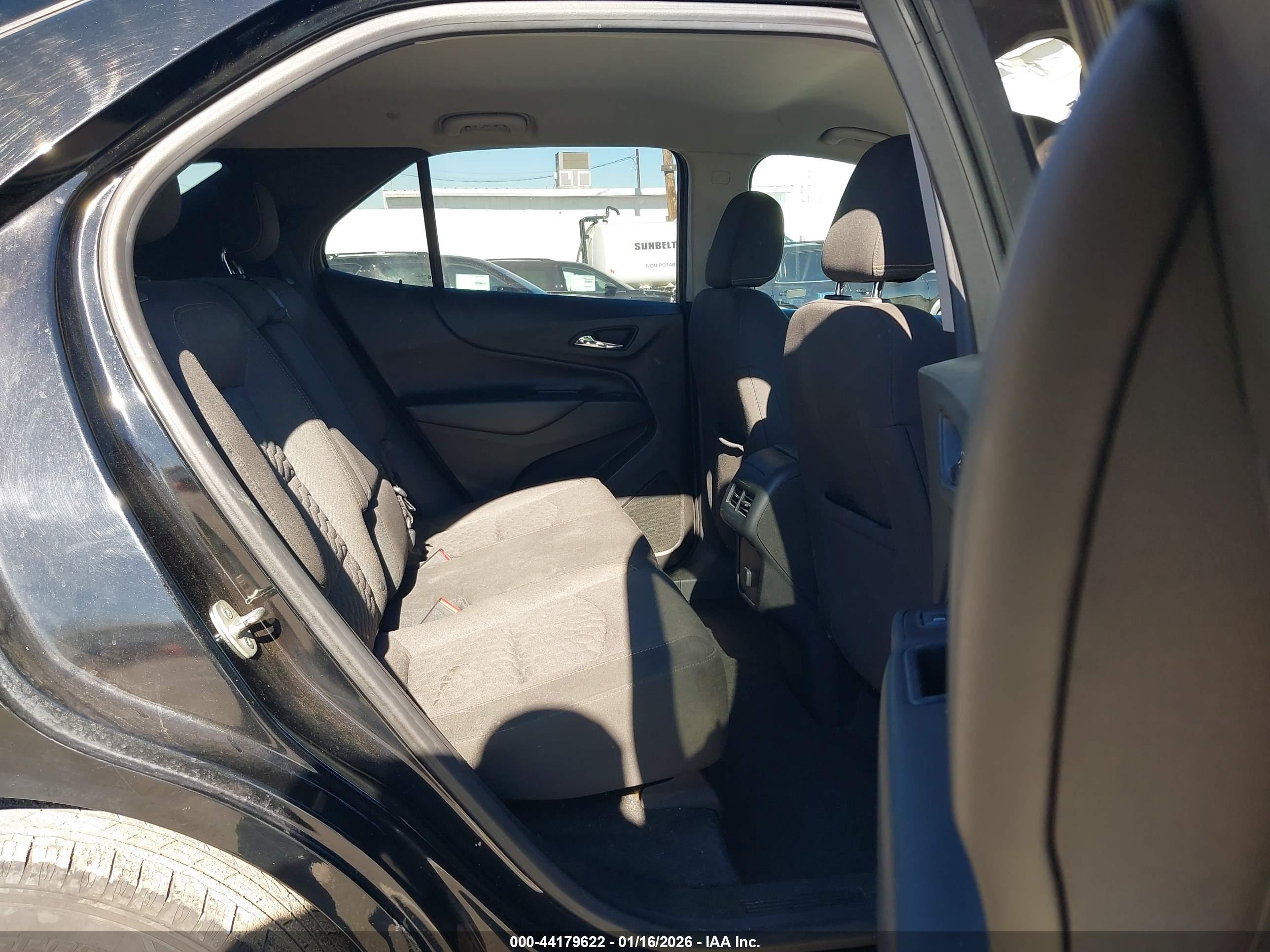 CHEVROLET EQUINOX image 8