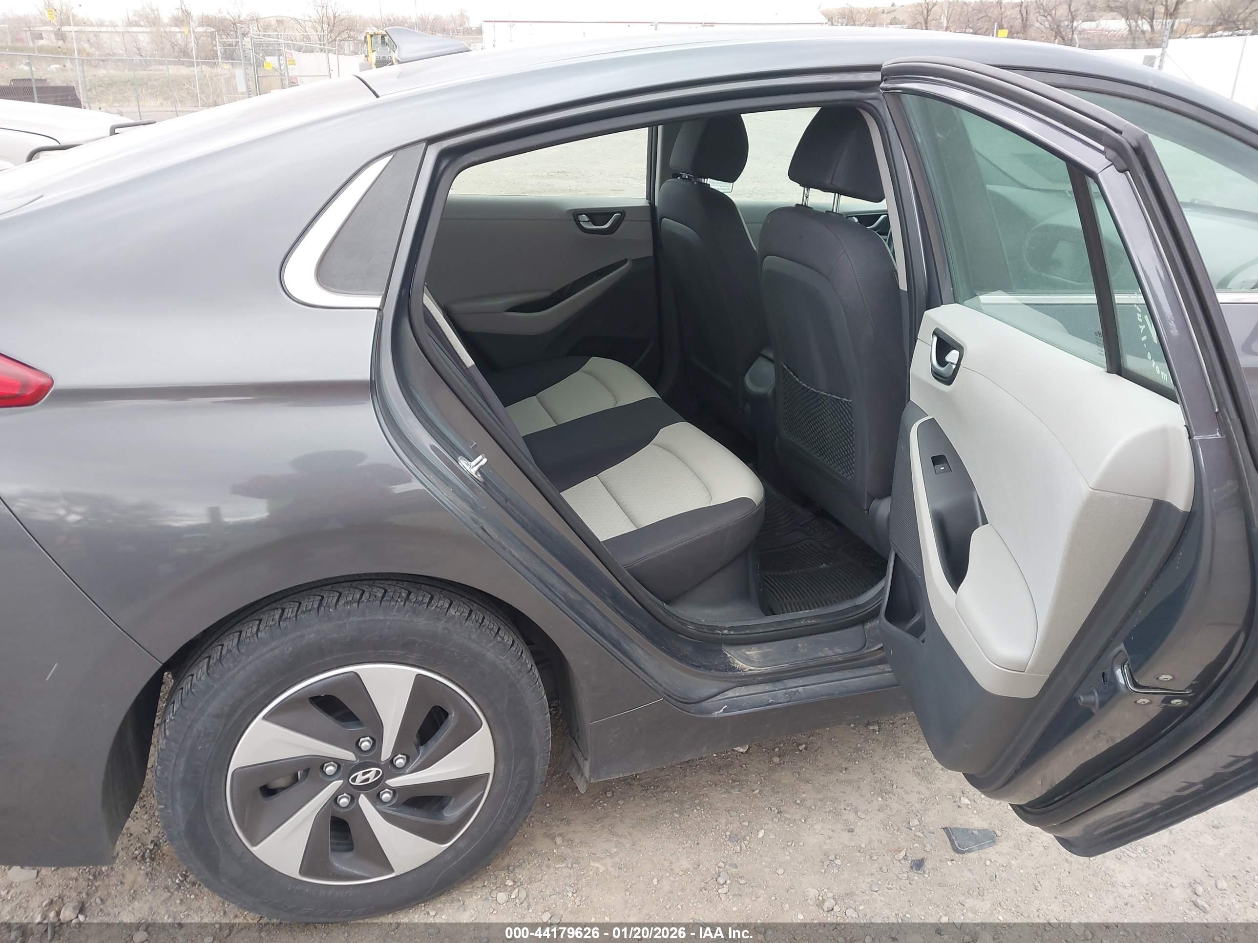 HYUNDAI IONIQ image 8