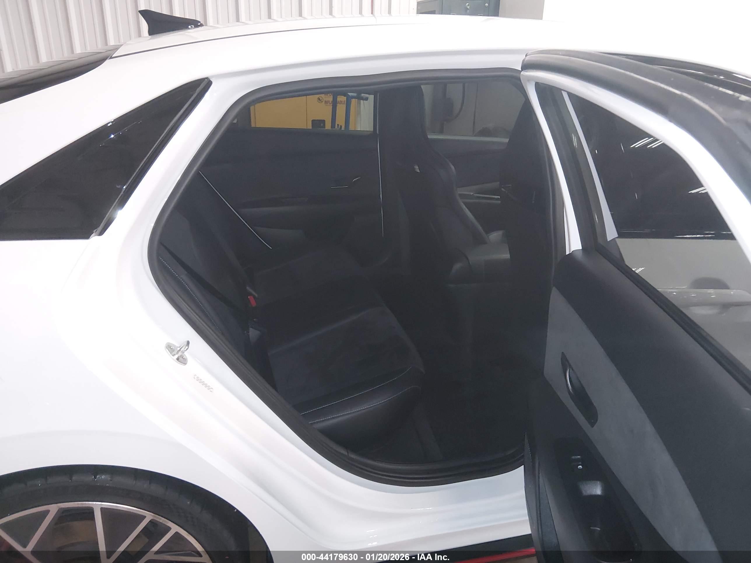 HYUNDAI ELANTRA image 8