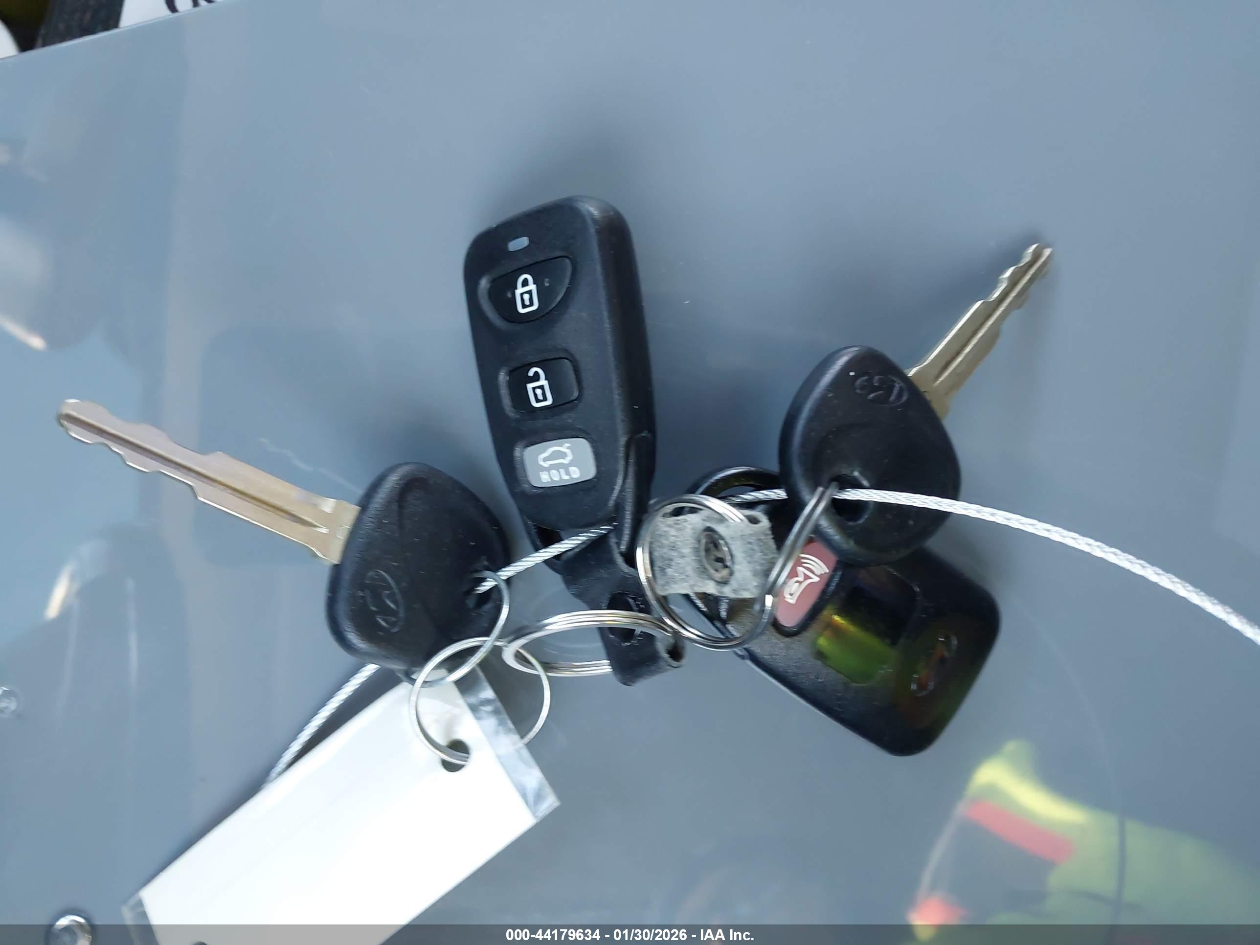 HYUNDAI ELANTRA image 11