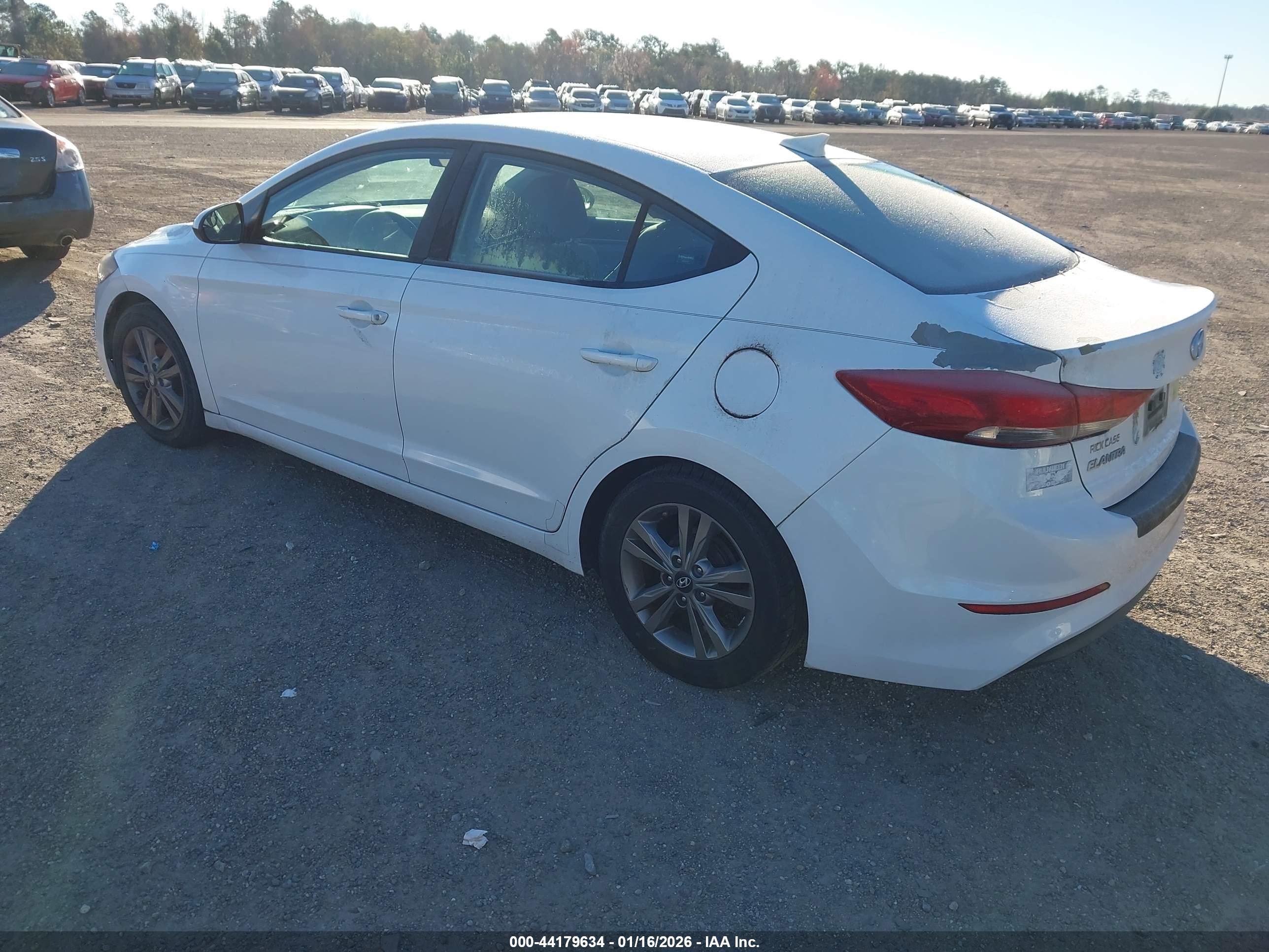 HYUNDAI ELANTRA image 3