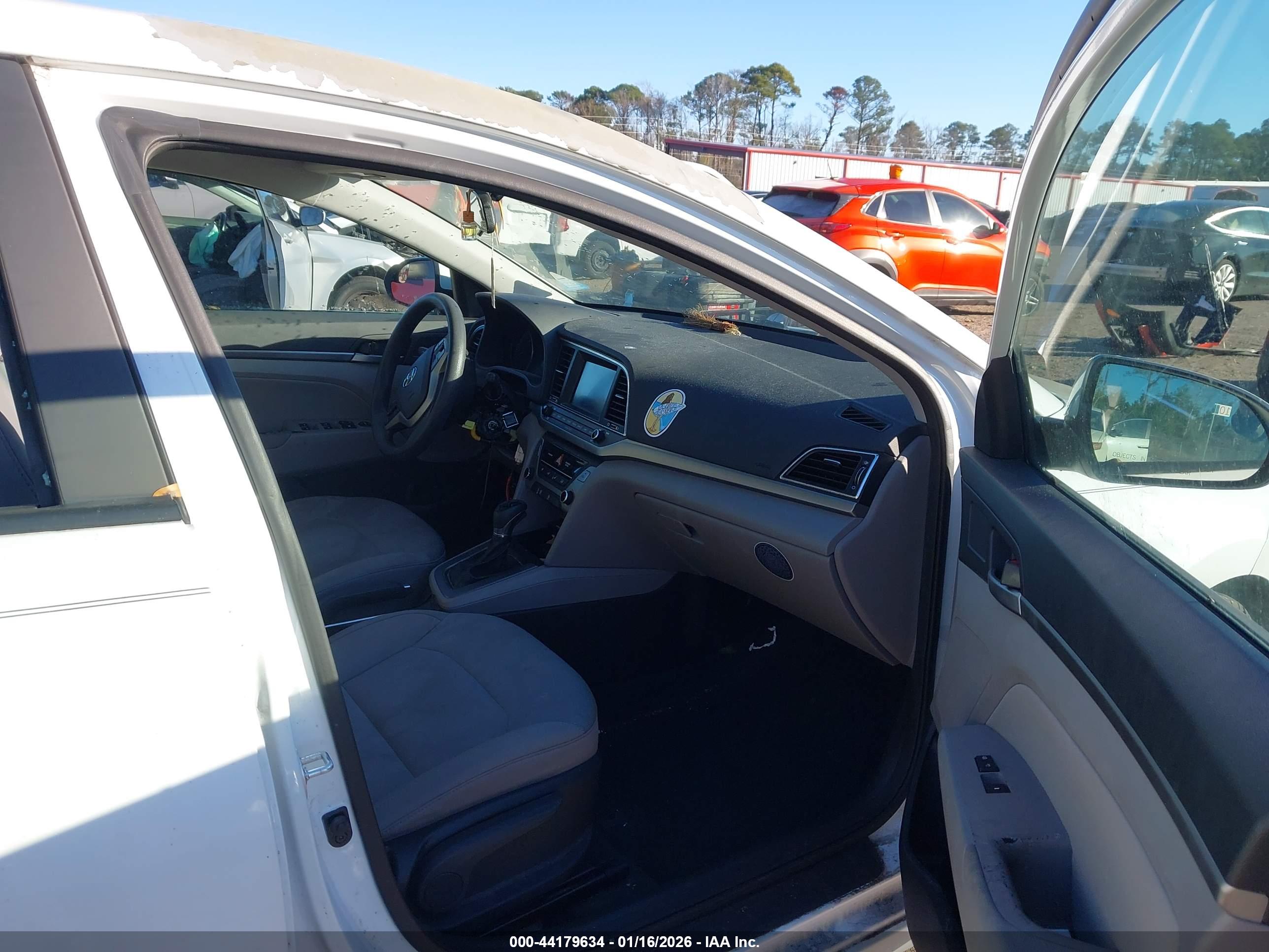 HYUNDAI ELANTRA image 5