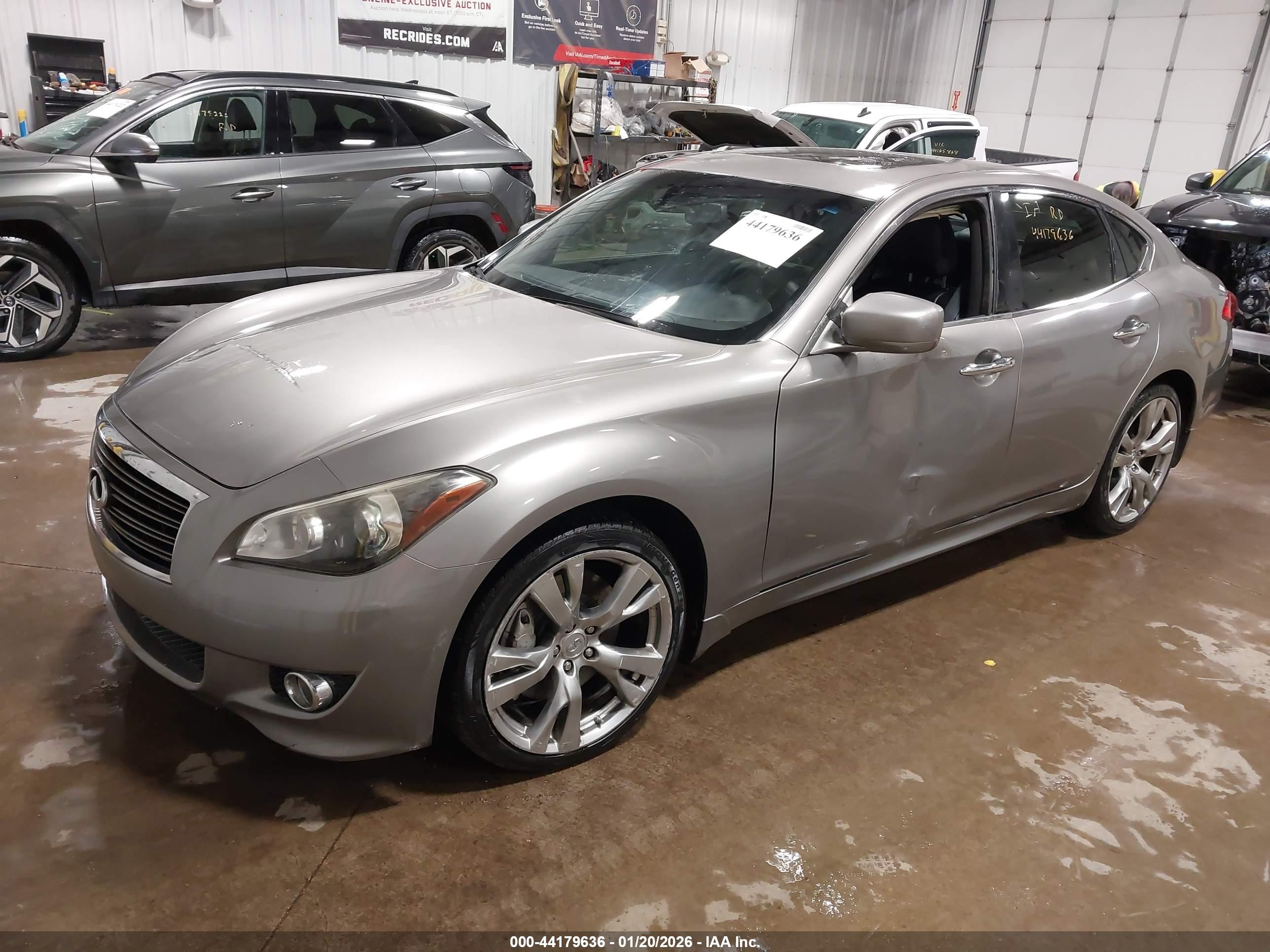 INFINITI M37 image 2