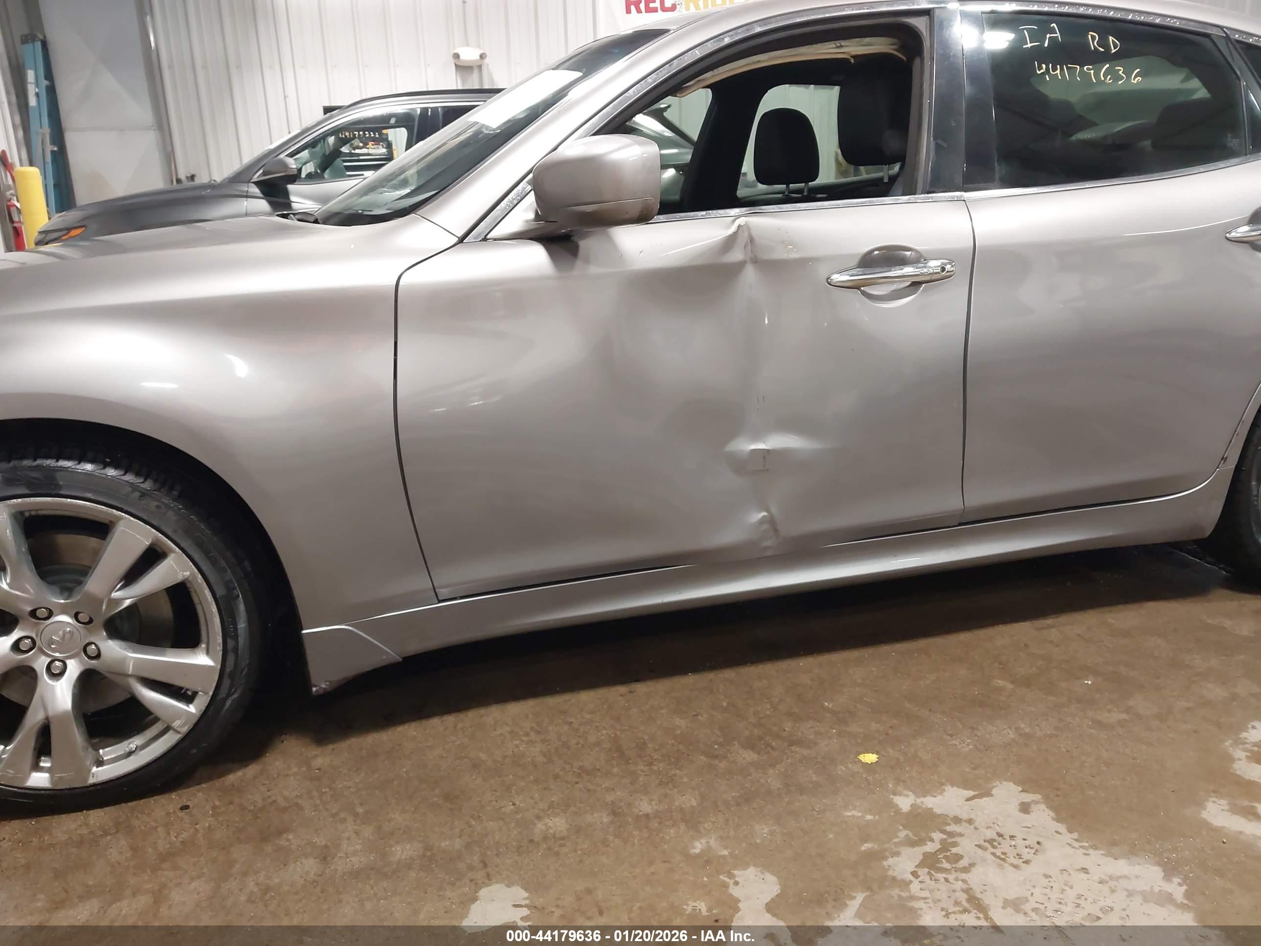 INFINITI M37 image 6