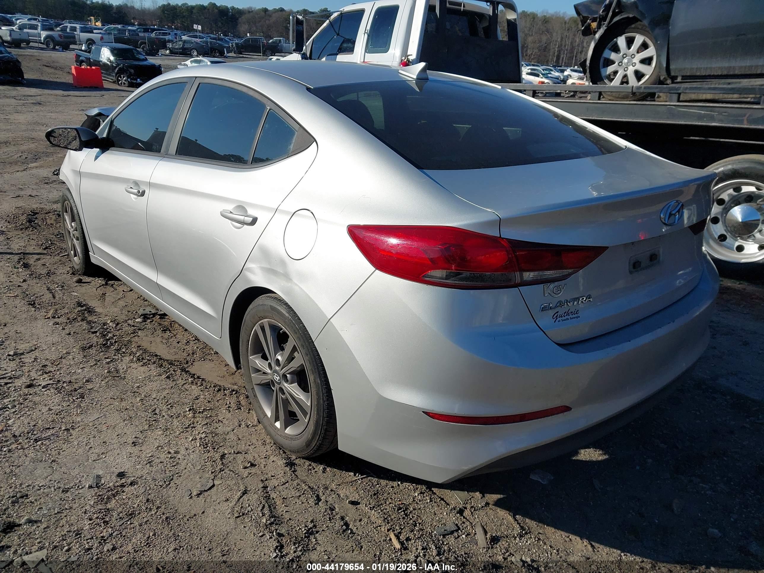 HYUNDAI ELANTRA image 3