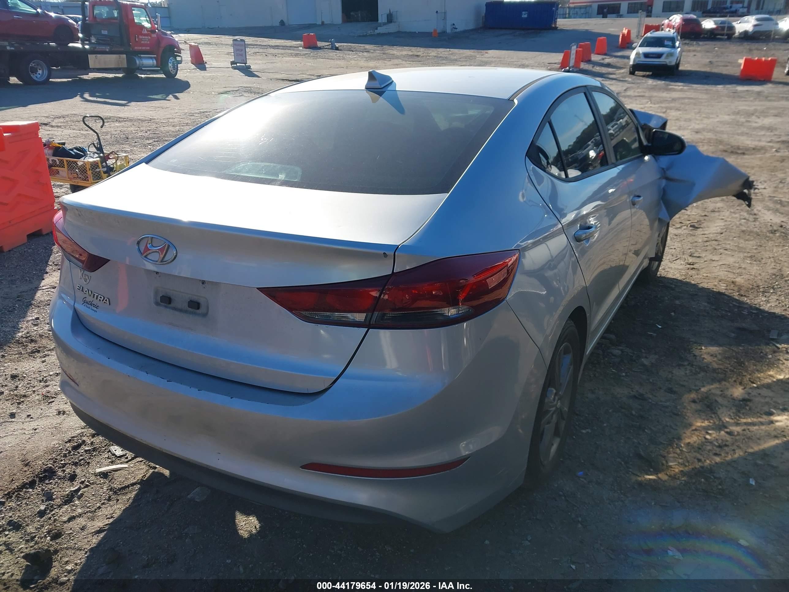HYUNDAI ELANTRA image 4