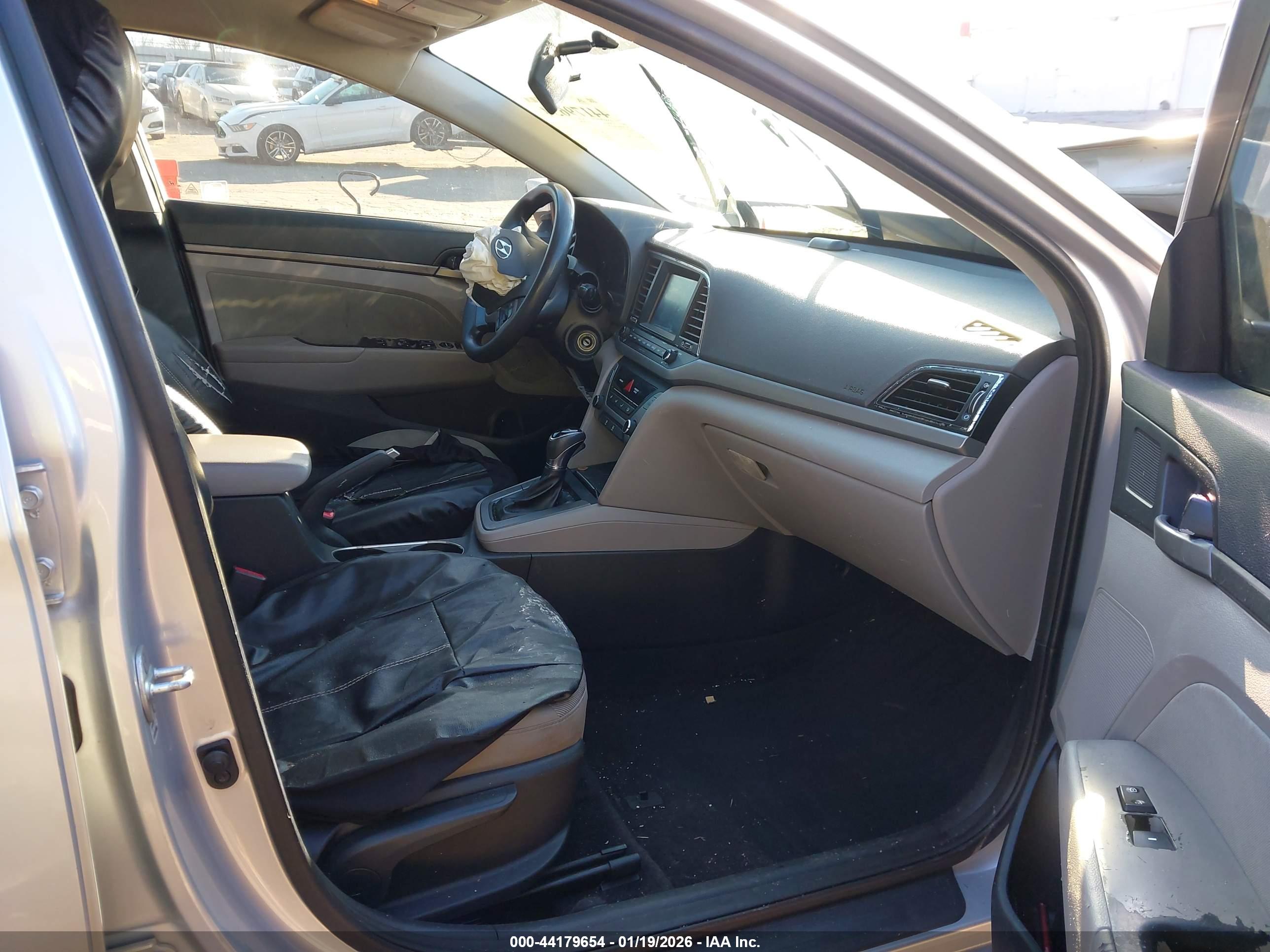HYUNDAI ELANTRA image 5