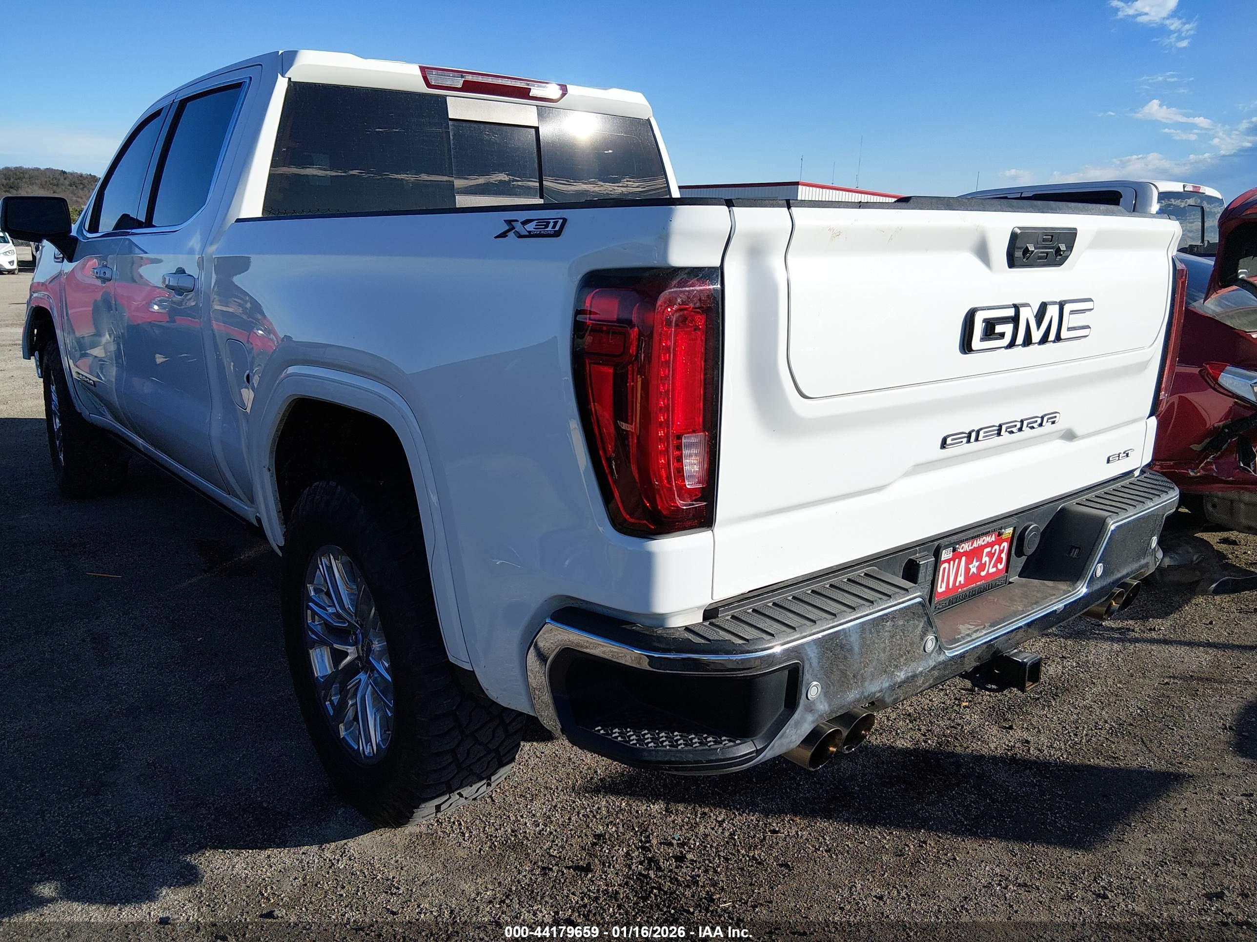 GMC SIERRA image 3