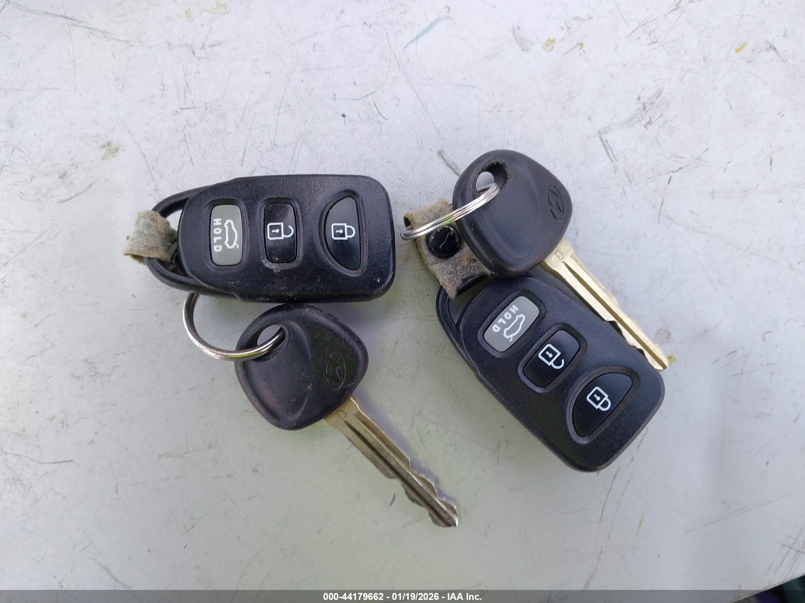 HYUNDAI ELANTRA image 11