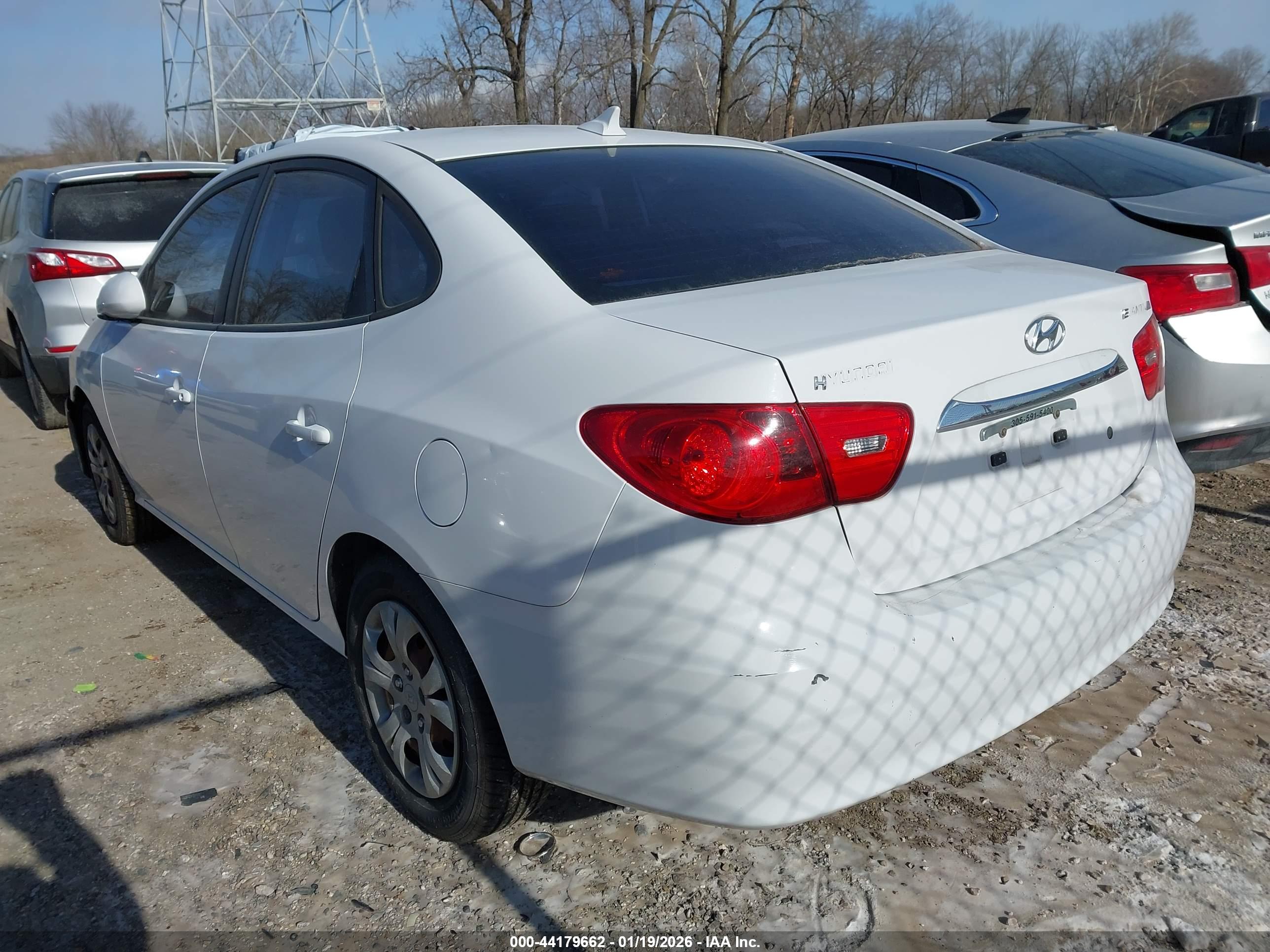 HYUNDAI ELANTRA image 3