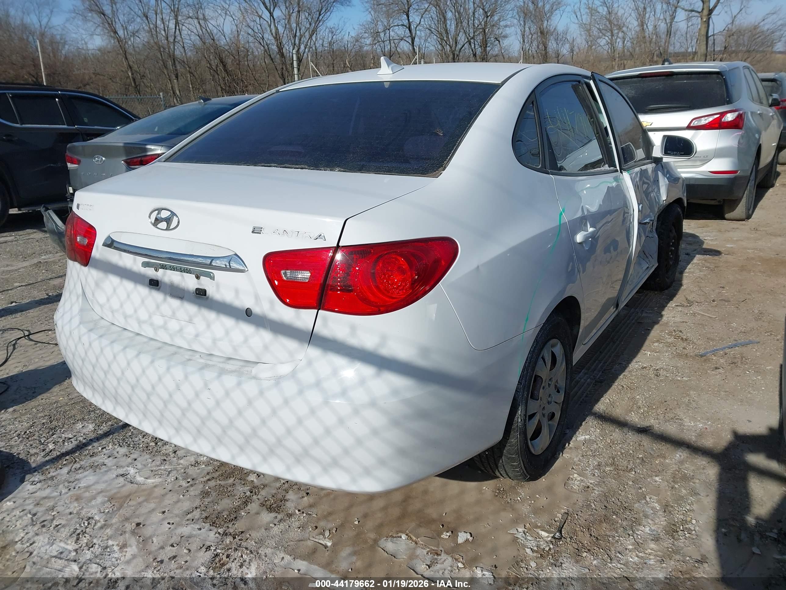 HYUNDAI ELANTRA image 4