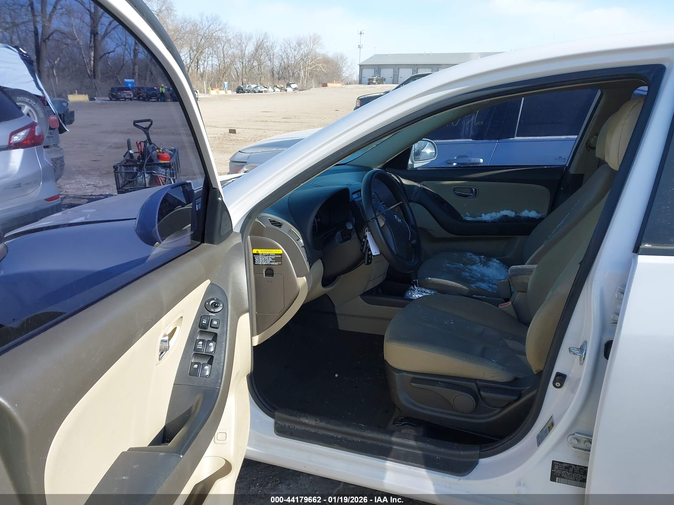 HYUNDAI ELANTRA image 5