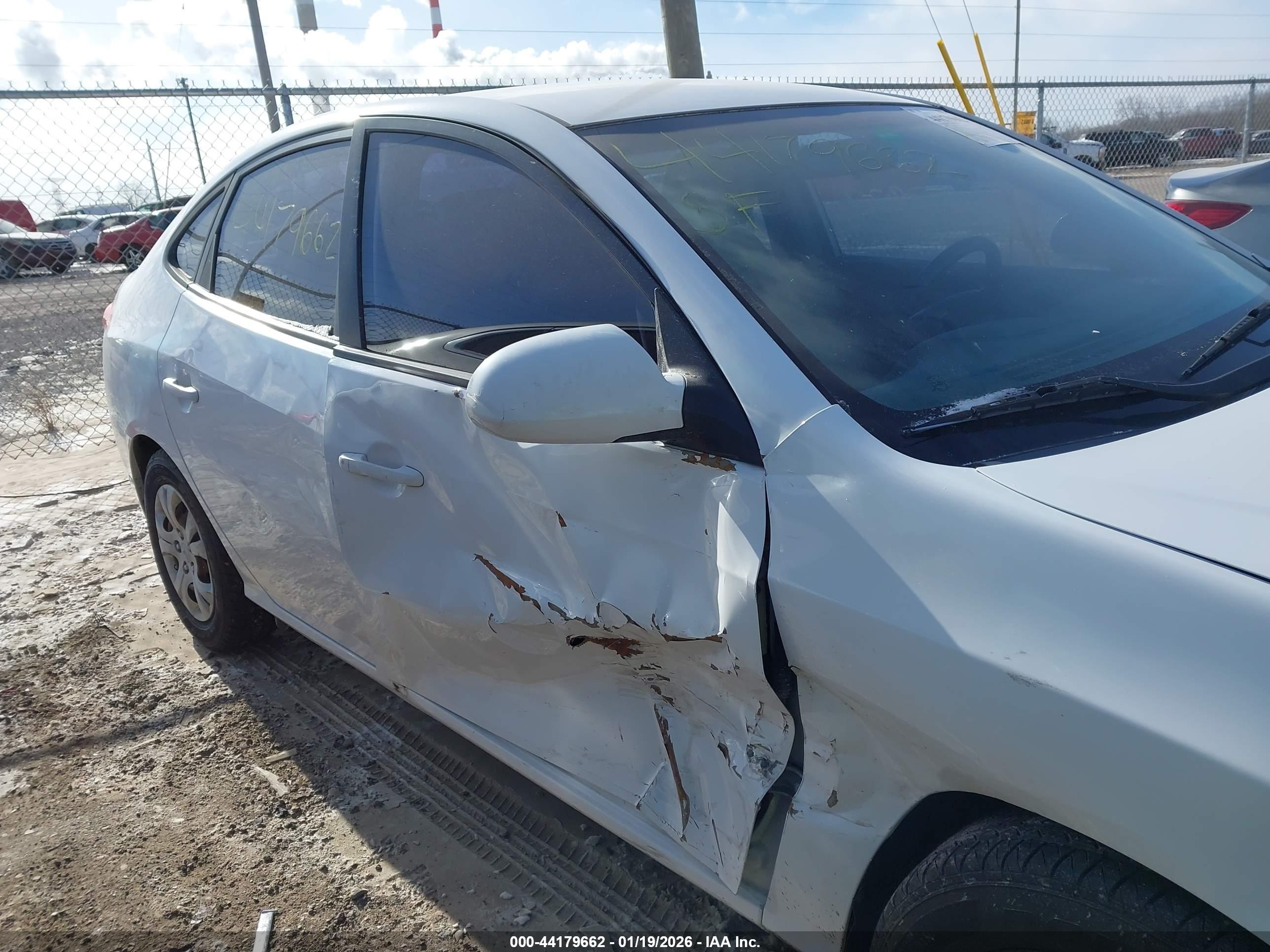 HYUNDAI ELANTRA image 6