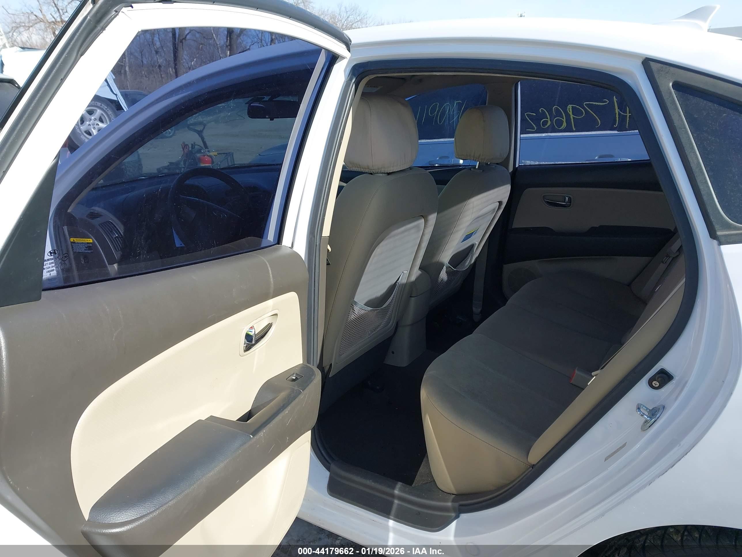 HYUNDAI ELANTRA image 8