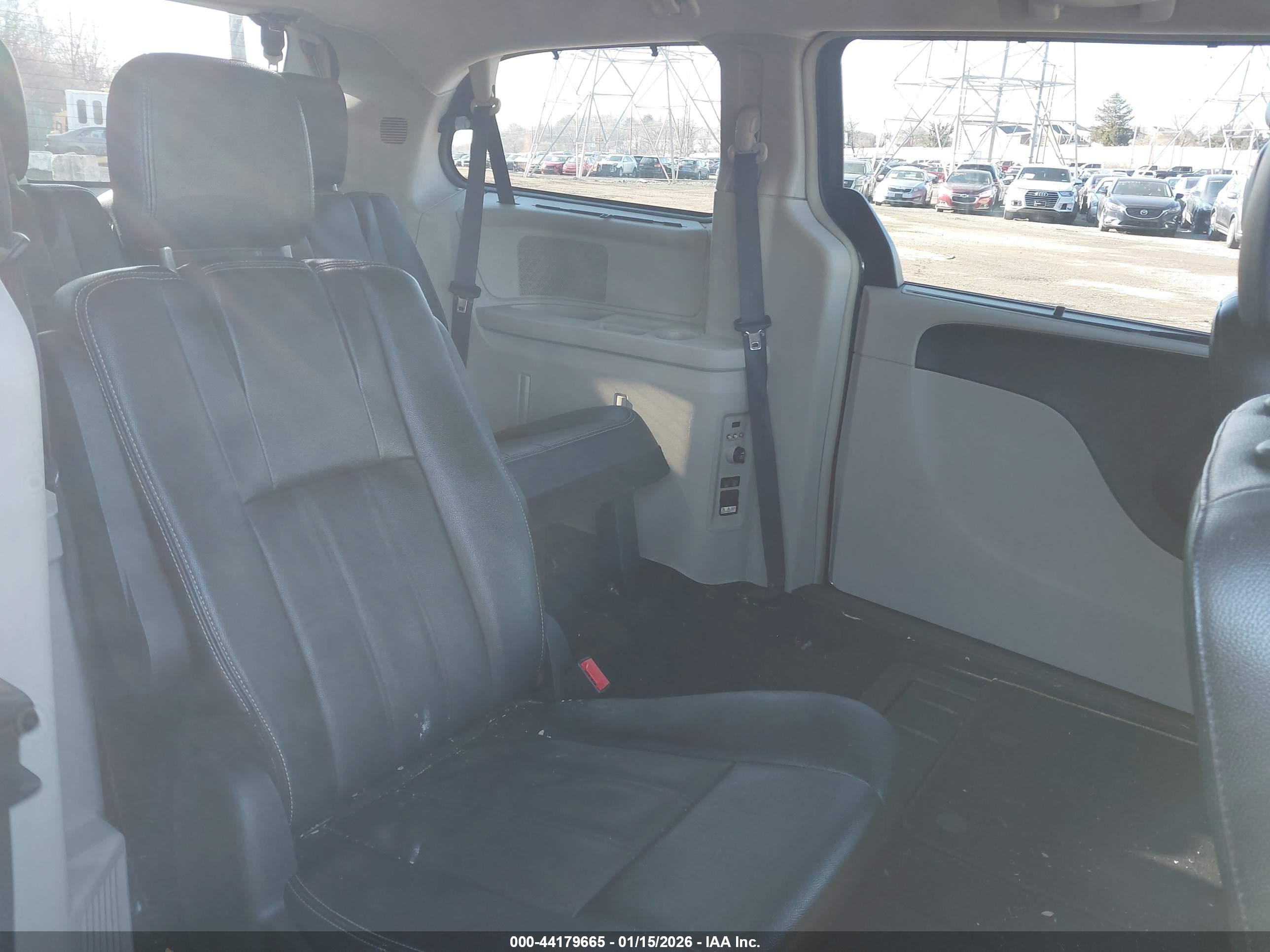 CHRYSLER TOWN image 8