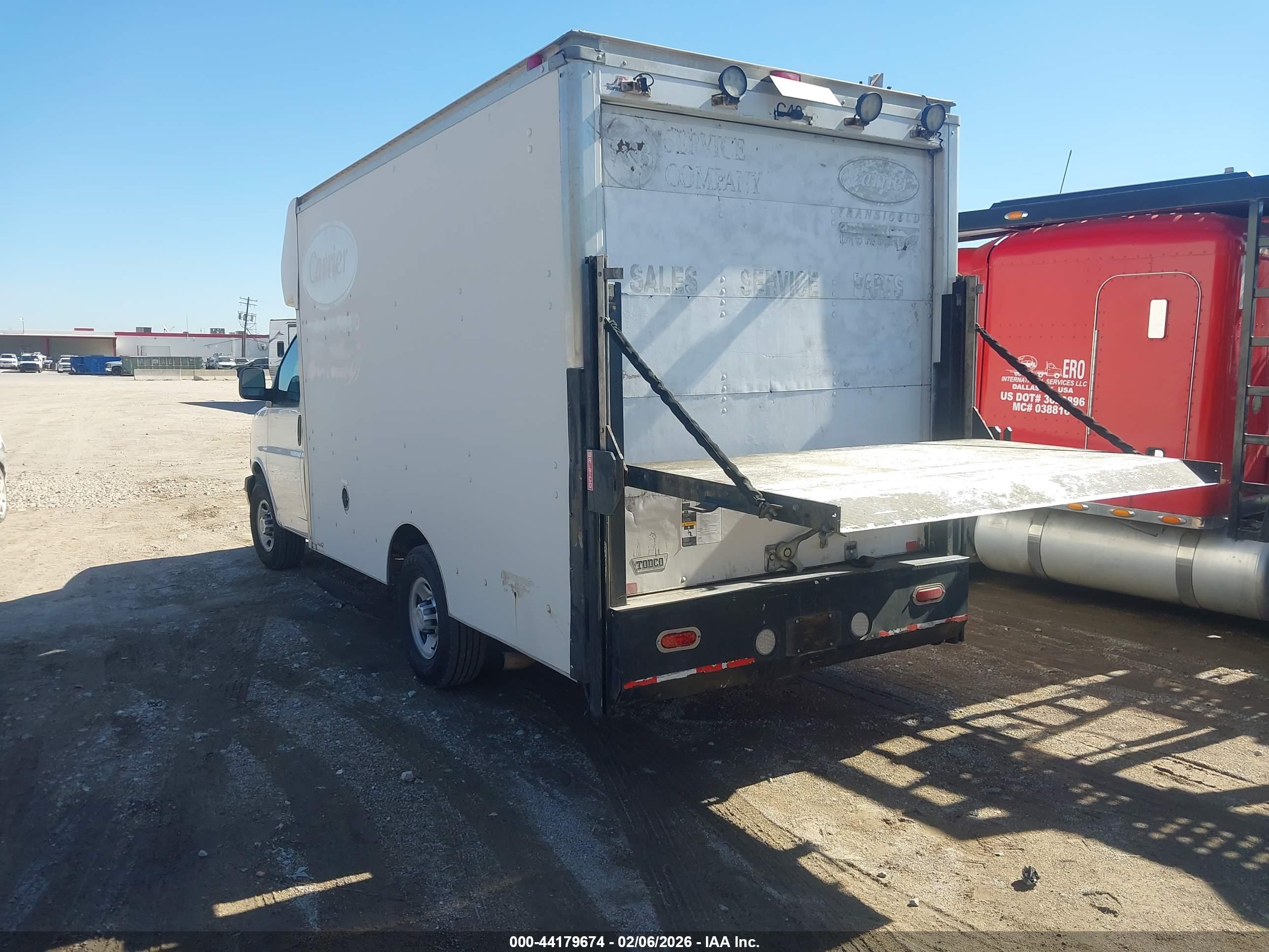 CHEVROLET EXPRESS image 3