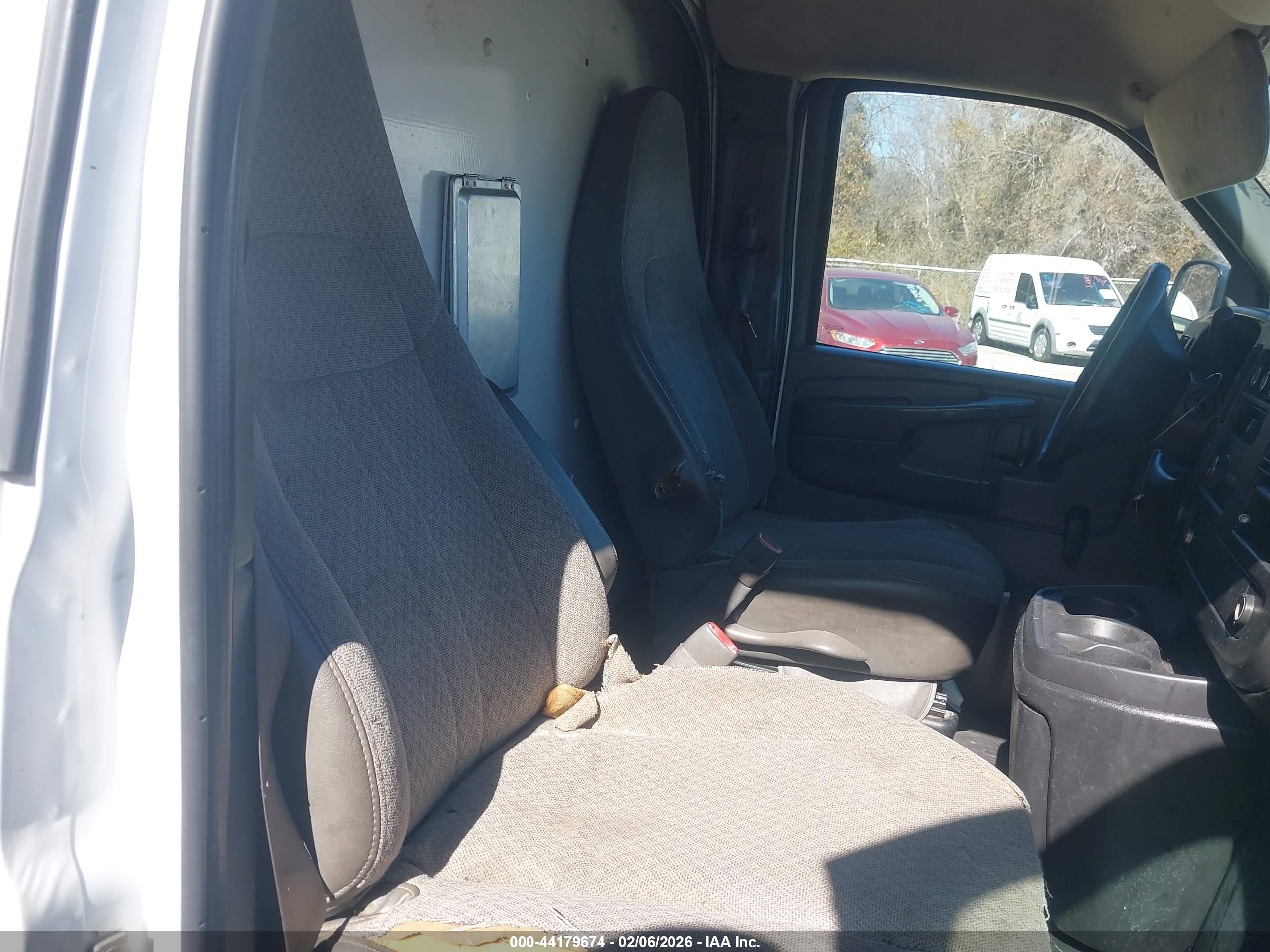 CHEVROLET EXPRESS image 7