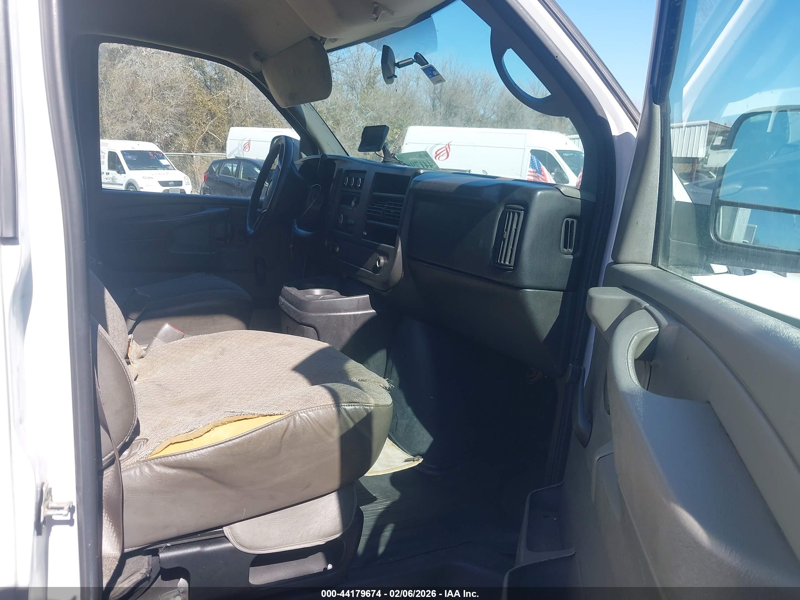 CHEVROLET EXPRESS image 8