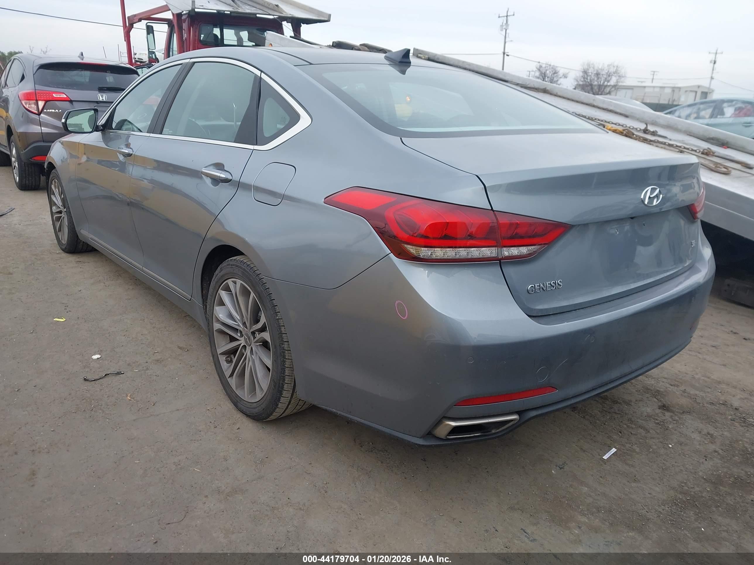HYUNDAI GENESIS image 3