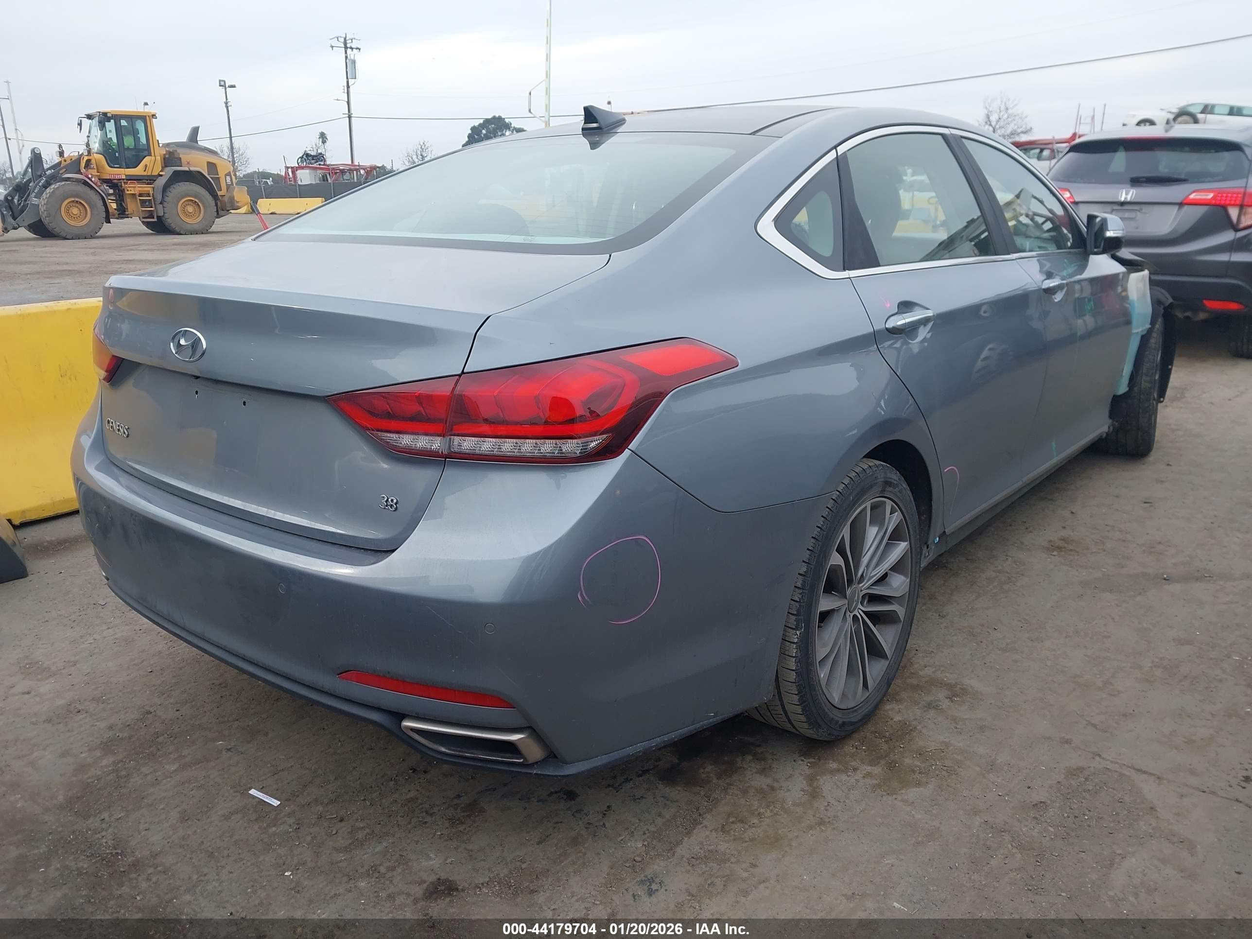 HYUNDAI GENESIS image 4