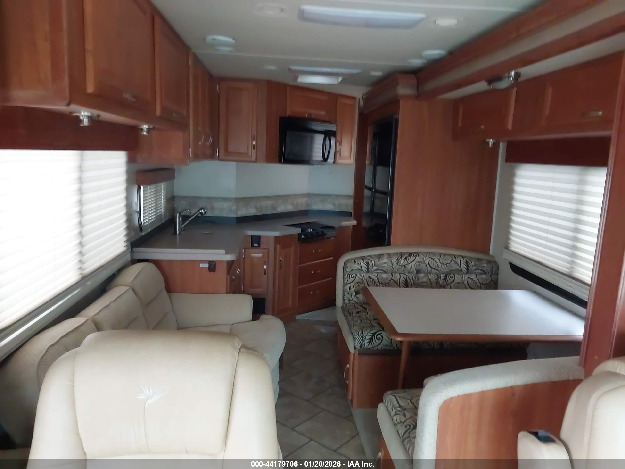 FREIGHTLINER CHASSIS image 8