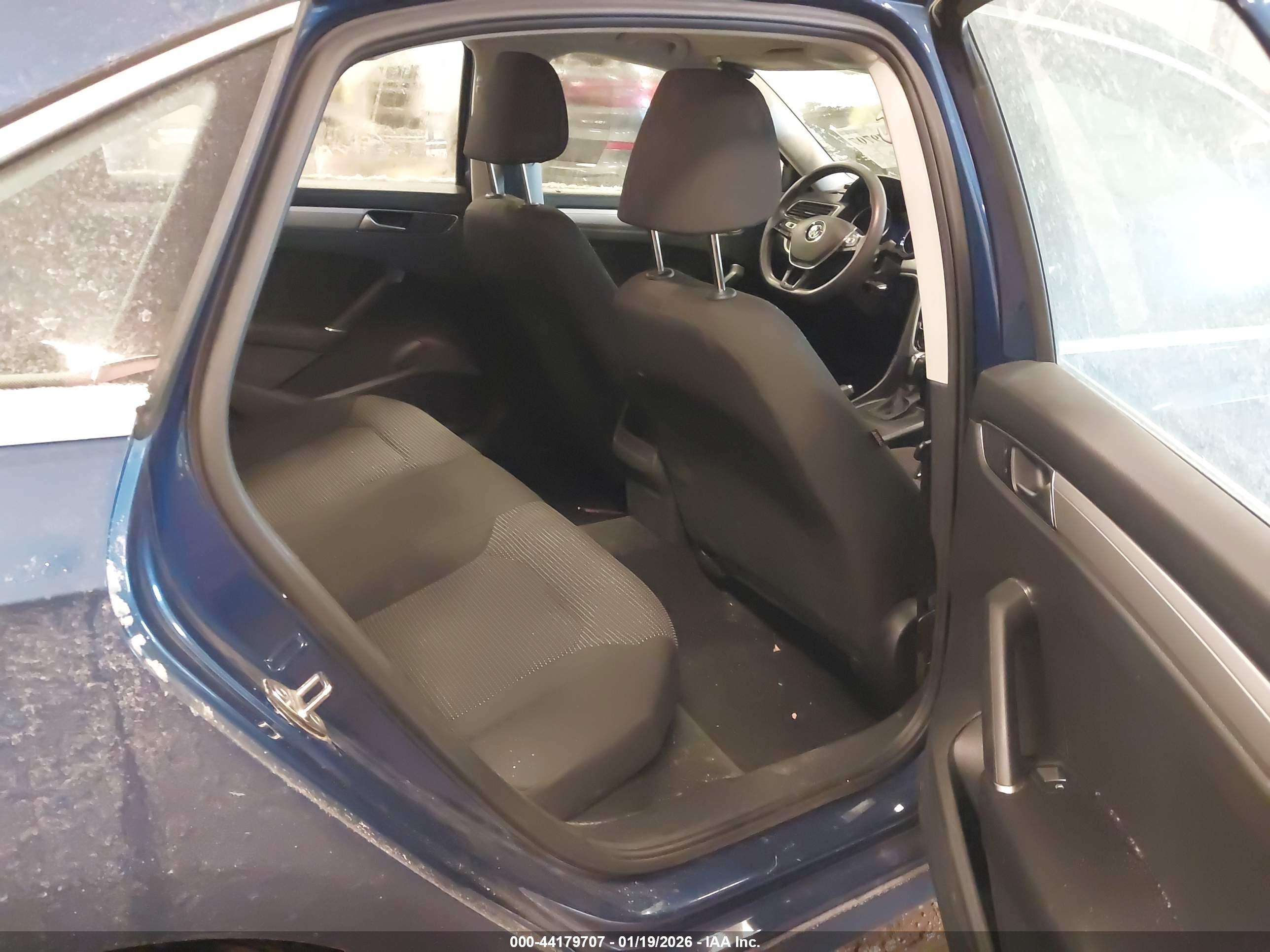 VOLKSWAGEN PASSAT image 8