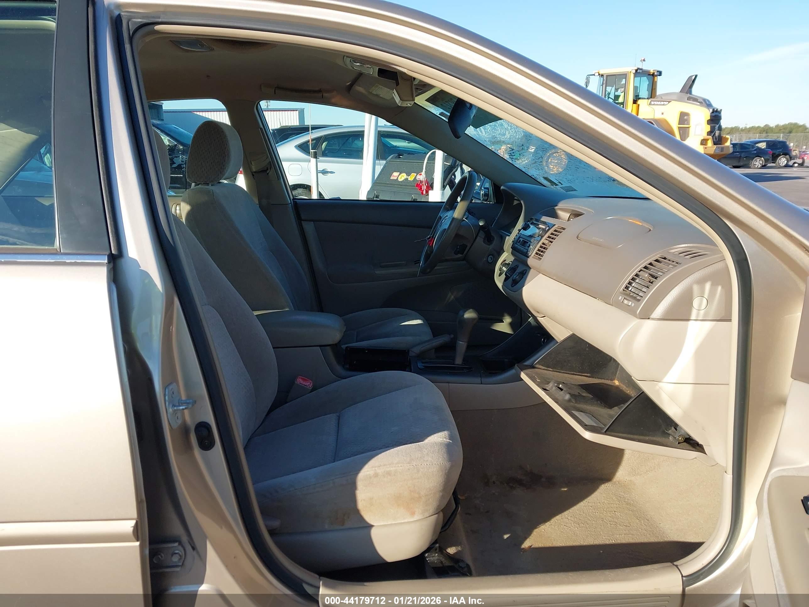 TOYOTA CAMRY image 5
