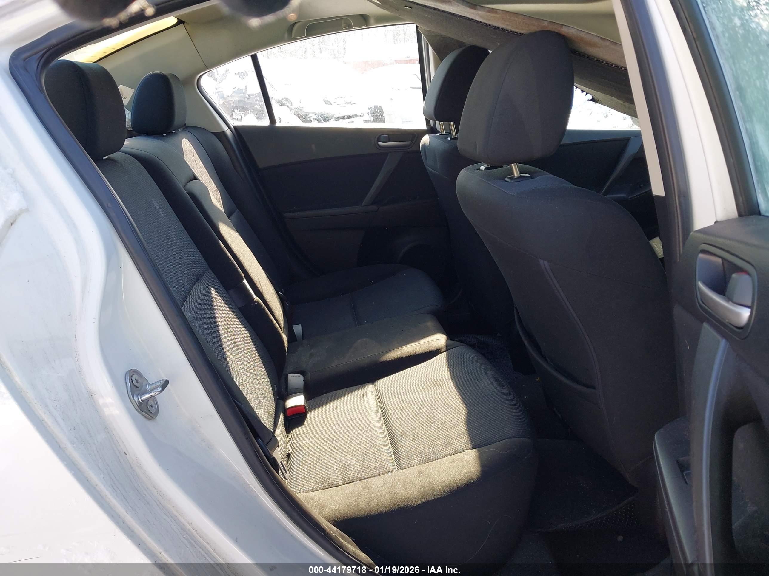 MAZDA MAZDA3 image 8