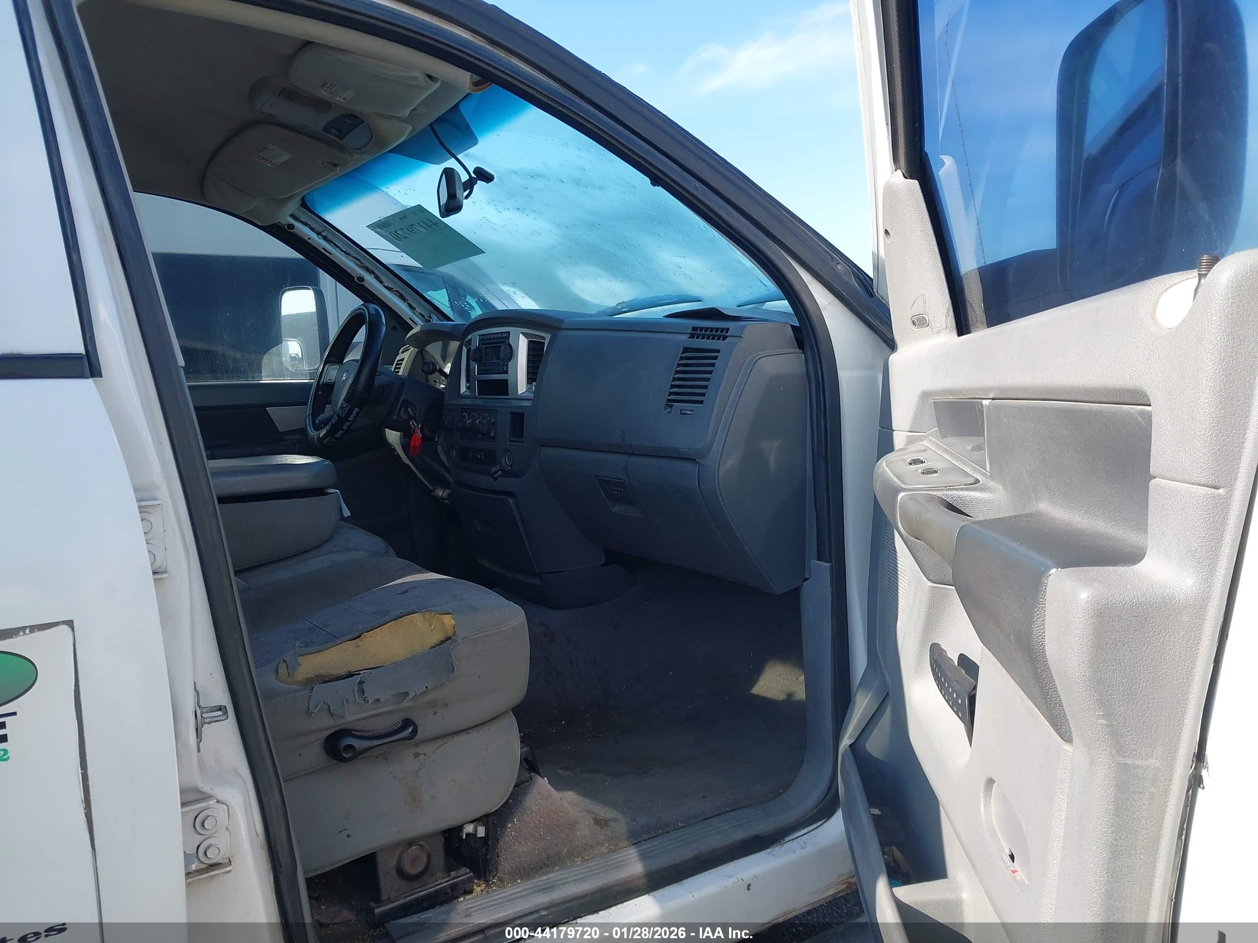 DODGE RAM image 5