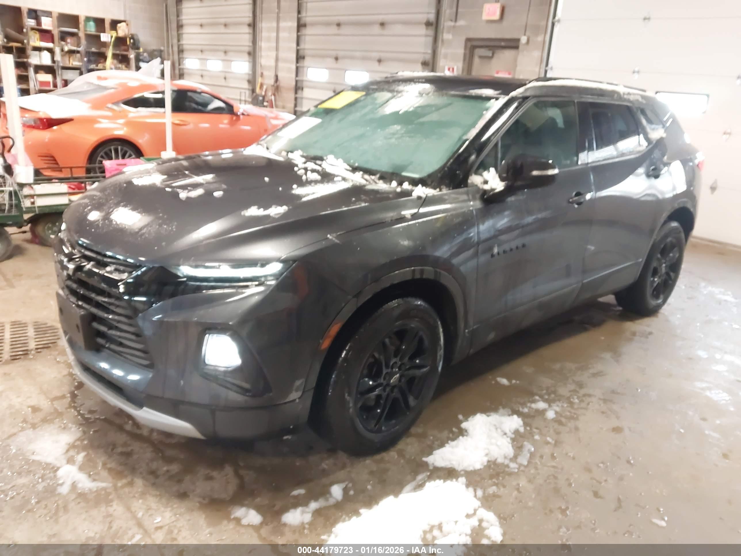 CHEVROLET BLAZER image 2