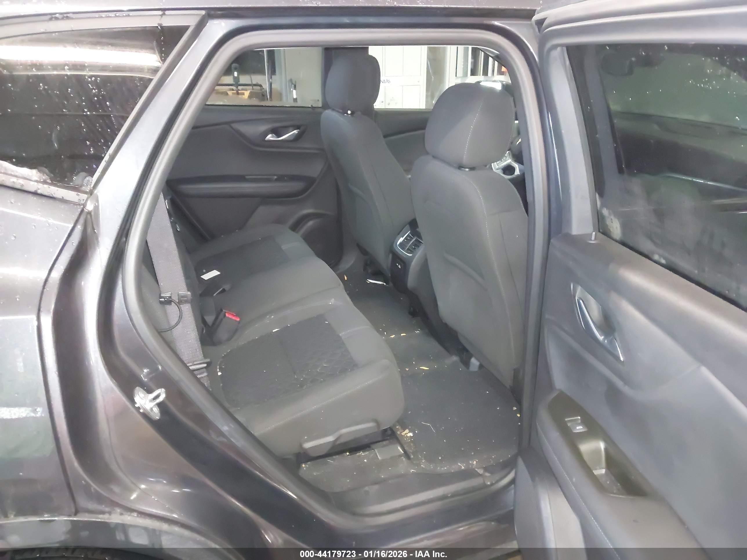 CHEVROLET BLAZER image 8