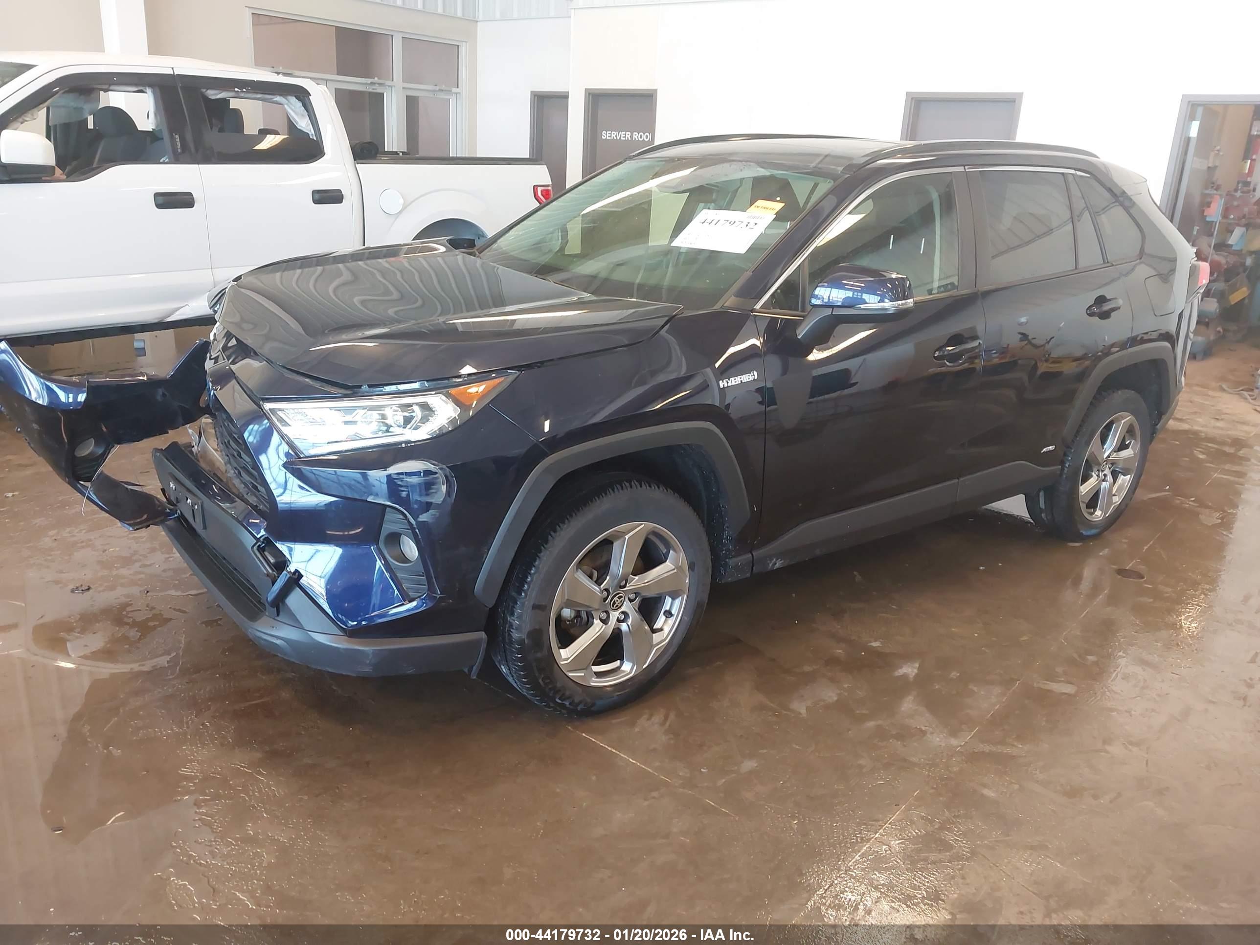 TOYOTA RAV4 image 2