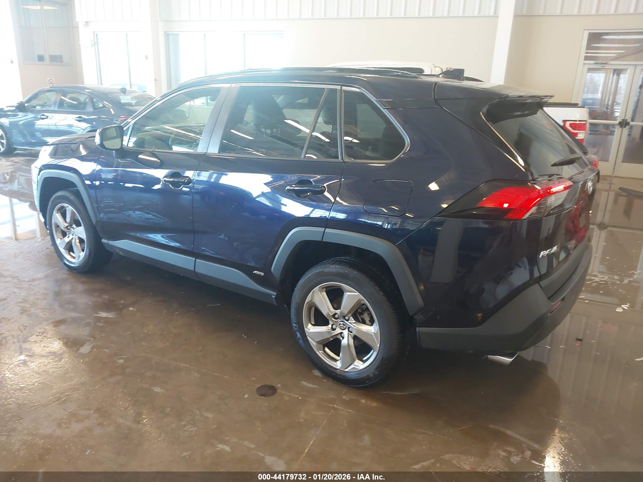 TOYOTA RAV4 image 3