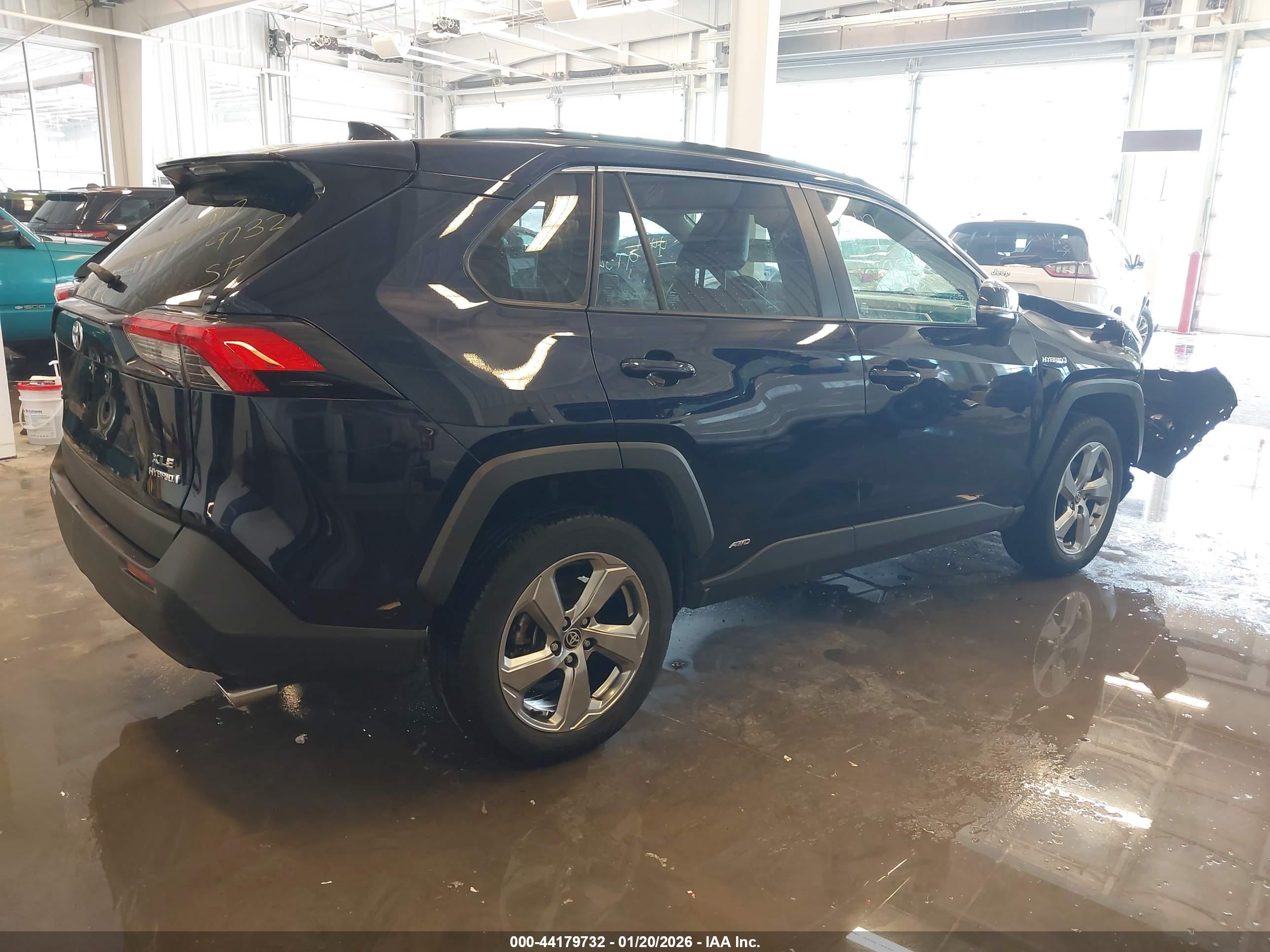 TOYOTA RAV4 image 4