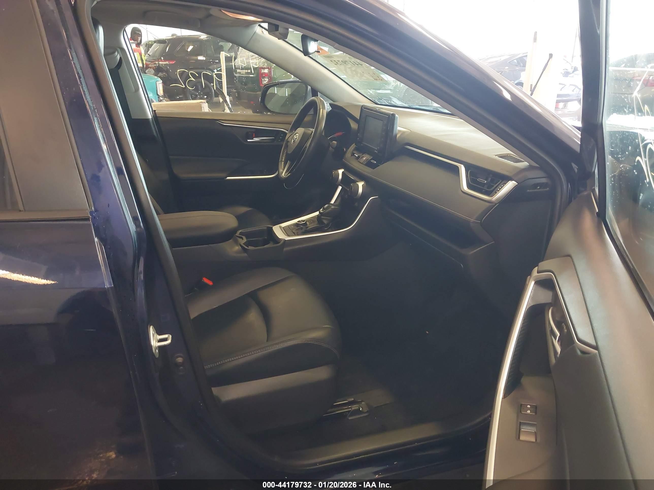 TOYOTA RAV4 image 5