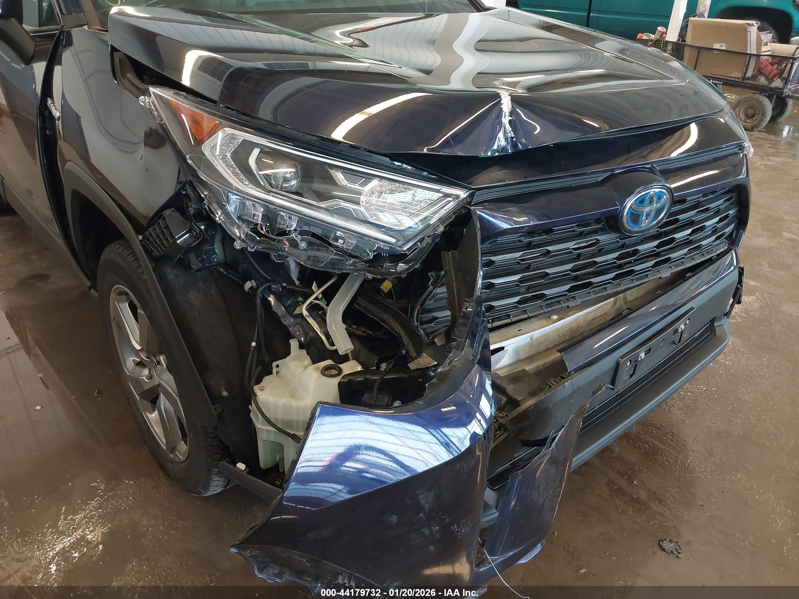 TOYOTA RAV4 image 6