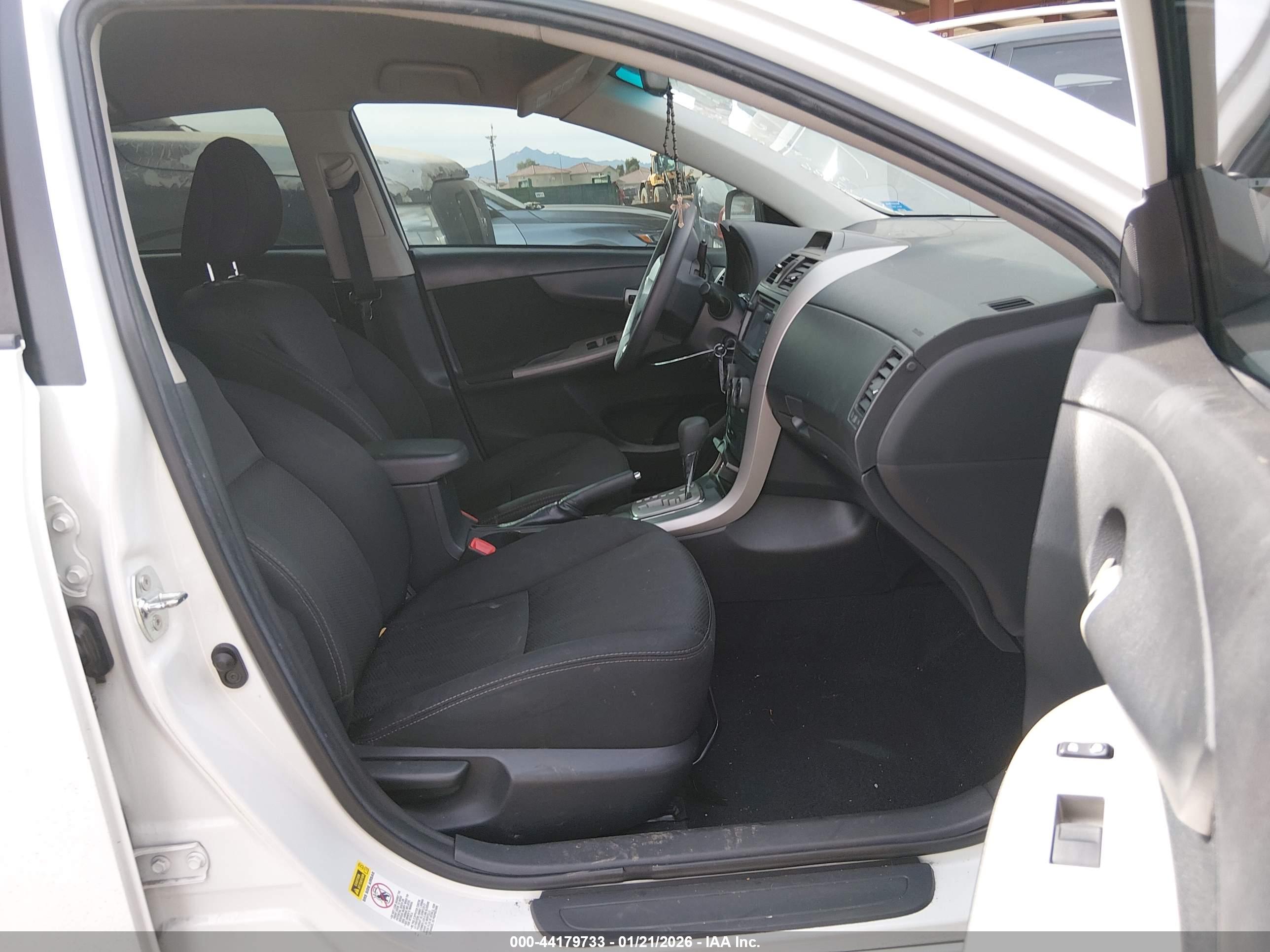 TOYOTA COROLLA image 5