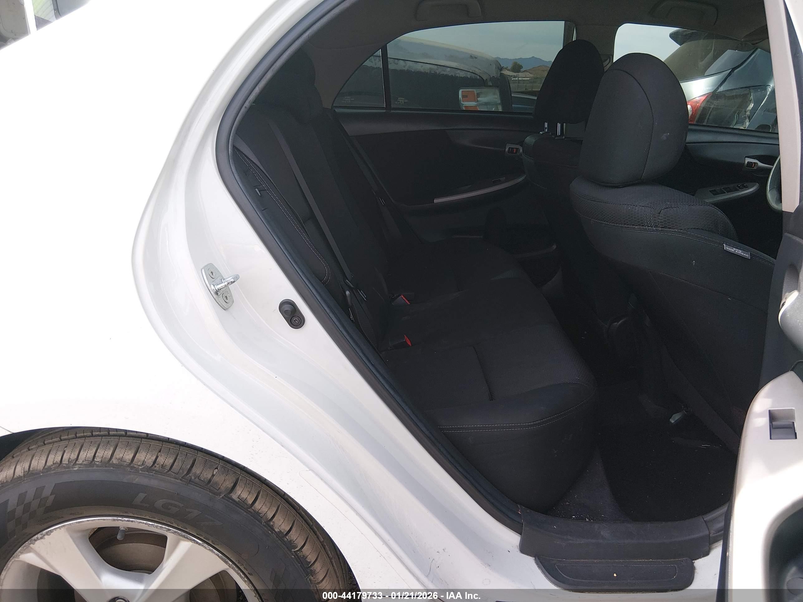 TOYOTA COROLLA image 8